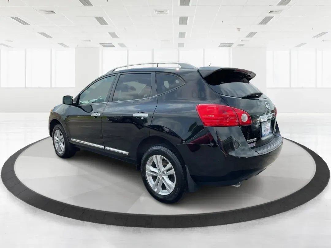 2013 Nissan Rogue SV (JN8AS5MV2DW) with an 2.5L I-4 DOHC engine, located at 1230 East Main St, Xenia, OH, 45385, (937) 908-9800, 39.688026, -83.910172 - **Experience Adventure with This 2013 Nissan Rogue SV at Advantage Car and Credit - Piqua!**<br /> <br /> Are you ready to embark on your next road trip or tackle your daily commute with confidence? The 2013 Nissan Rogue SV is perfect for budget-conscious buyers and growing families alike, offering - Photo#4