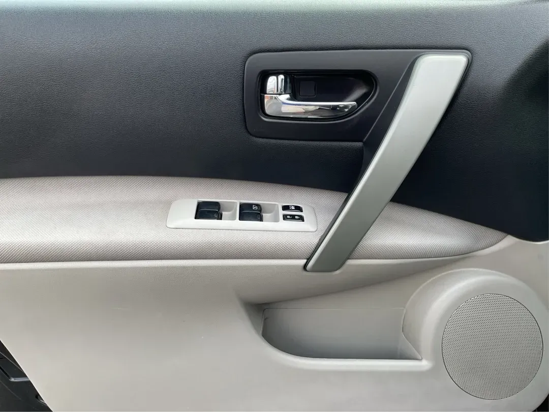 2013 Nissan Rogue SV (JN8AS5MV2DW) with an 2.5L I-4 DOHC engine, located at 1230 East Main St, Xenia, OH, 45385, (937) 908-9800, 39.688026, -83.910172 - **Experience Adventure with This 2013 Nissan Rogue SV at Advantage Car and Credit - Piqua!**<br /> <br /> Are you ready to embark on your next road trip or tackle your daily commute with confidence? The 2013 Nissan Rogue SV is perfect for budget-conscious buyers and growing families alike, offering - Photo#18