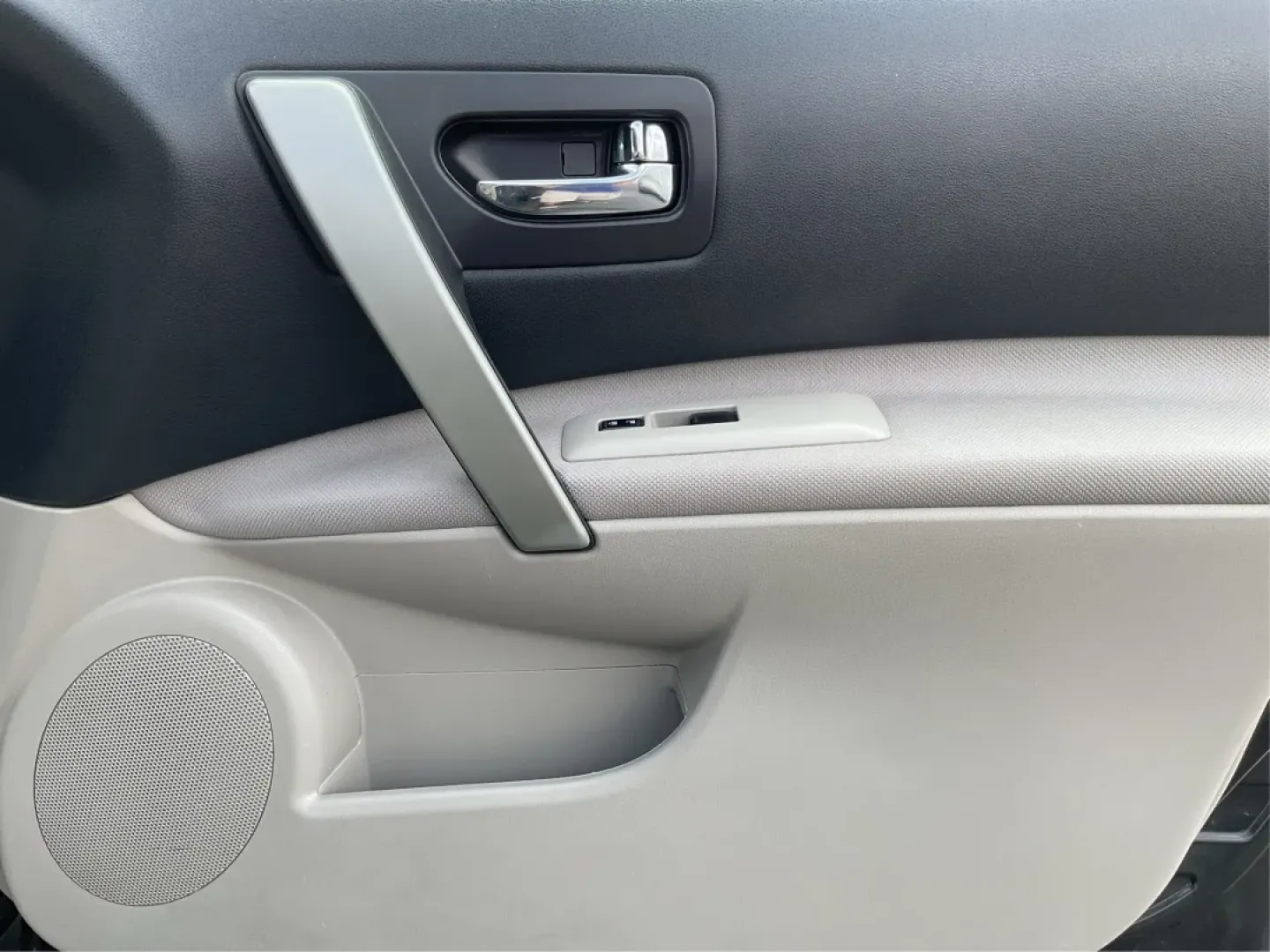 2013 Nissan Rogue SV (JN8AS5MV2DW) with an 2.5L I-4 DOHC engine, Continuously Variable Transmission transmission, located at 1951 S Dayton Lakeview Rd., New Carlisle, OH, 45344, (937) 908-9800, 39.890999, -84.050255 - **Experience Adventure with This 2013 Nissan Rogue SV at Advantage Car and Credit - Piqua!**<br /> <br /> Are you ready to embark on your next road trip or tackle your daily commute with confidence? The 2013 Nissan Rogue SV is perfect for budget-conscious buyers and growing families alike, offering - Photo#19