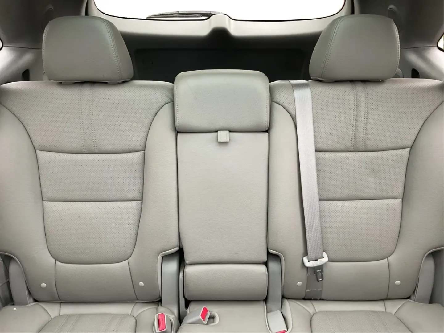 2014 Kia Sorento SX V6 AWD (5XYKWDA72EG) with an 3.3L V6 DOHC 24V engine, 6-Speed Automatic transmission, located at 1184 Kauffman Ave, Fairborn, OH, 45324, (937) 908-9800, 39.807072, -84.030914 - Are you ready to elevate your driving experience and embark on new adventures? Look no further than this stunning 2014 Kia Sorento SX V6 AWD, a robust SUV that's perfect for growing families, weekend explorers, and daily commuters alike. With its impressive blend of comfort, capability, and advanced - Photo#14