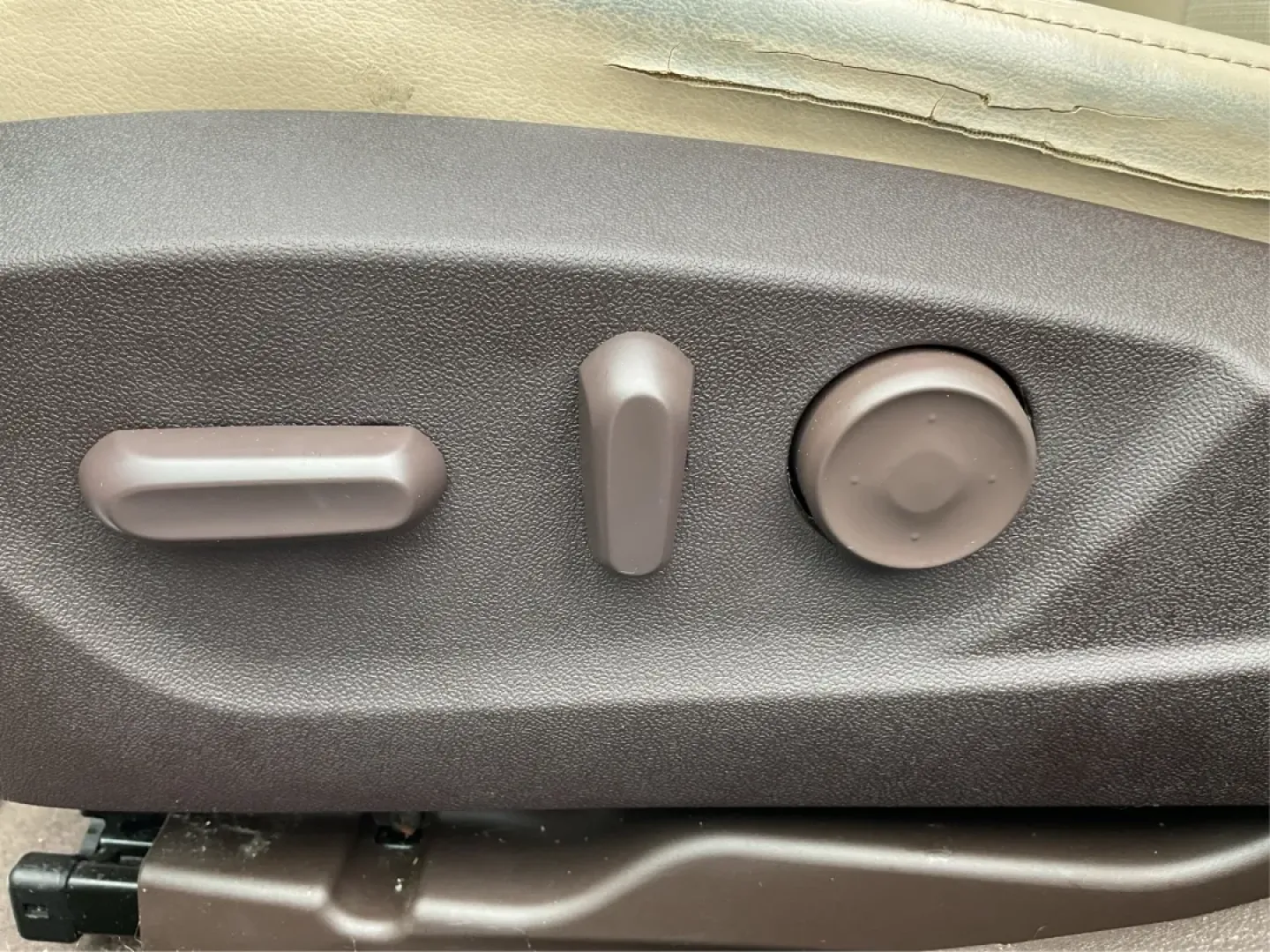 2014 Chevrolet Malibu 2LT (1G11E5SL5EF) with an ECOTEC 2.5L I-4 gasoline direct injection engine, located at 401 Woodman Dr, Riverside, OH, 45431, (937) 908-9800, 39.760899, -84.123421 - Are you searching for a reliable vehicle that can handle daily commutes while still making weekend adventures a breeze? Look no further than this stunning 2014 Chevrolet Malibu 2LT, available now at Advantage Car and Credit in Riverside, OH. With its sleek design and impressive features, this sedan - Photo#18