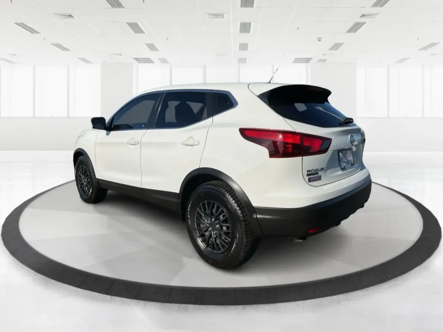 2018 Nissan Rogue S (JN1BJ1CR8JW) with an 2L I-4 gasoline direct injection engine, located at 1184 Kauffman Ave, Fairborn, OH, 45324, (937) 908-9800, 39.807072, -84.030914 - **Adventure Awaits with the 2018 Nissan Rogue: Your Ultimate Family SUV!**<br /> <br /> Are you in search of a reliable and spacious vehicle that caters to your family's active lifestyle? Look no further than the 2018 Nissan Rogue, available now at Advantage Car and Credit in Fairborn, OH. This vers - Photo#4