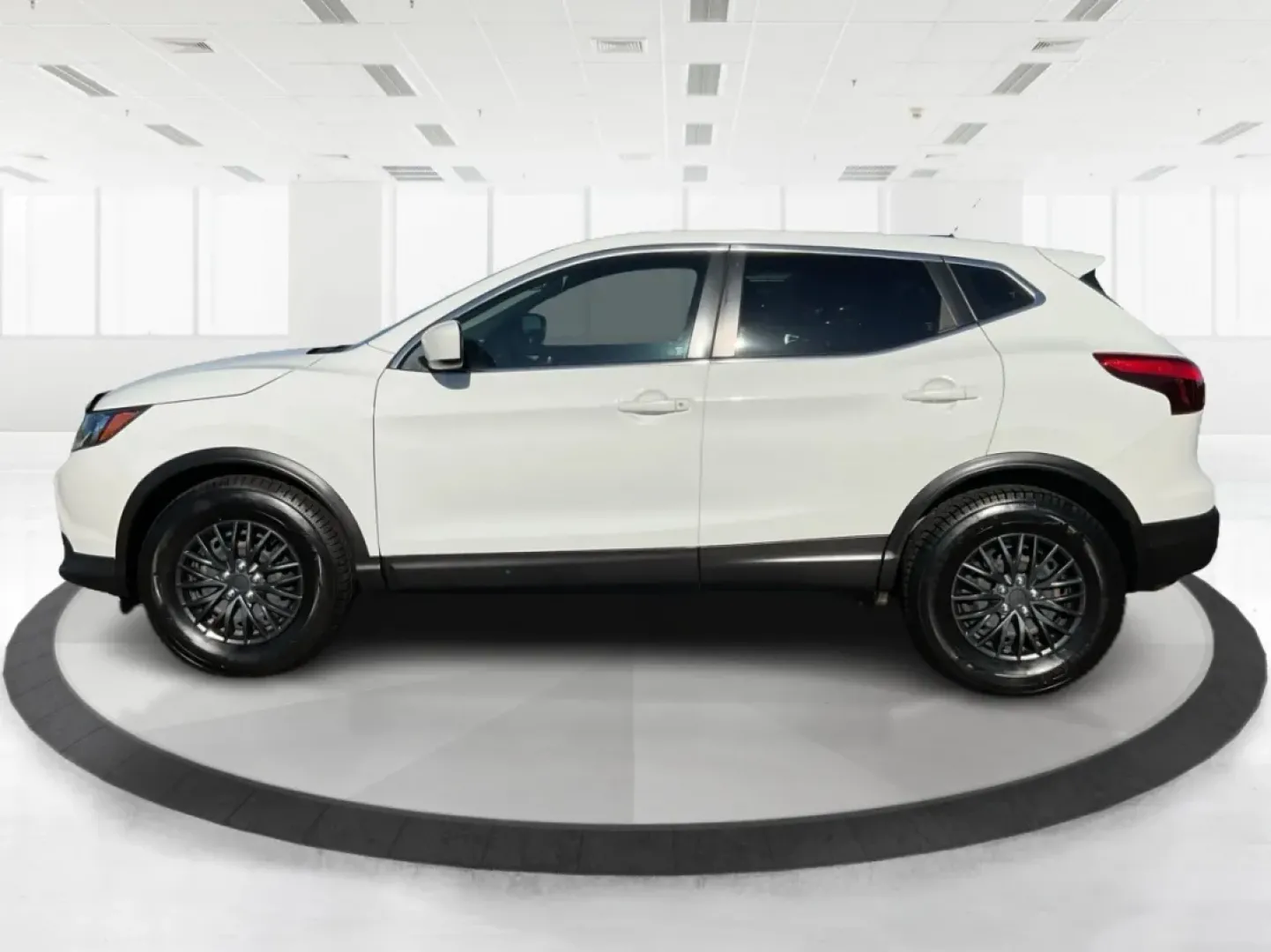 2018 Nissan Rogue S (JN1BJ1CR8JW) with an 2L I-4 gasoline direct injection engine, located at 1184 Kauffman Ave, Fairborn, OH, 45324, (937) 908-9800, 39.807072, -84.030914 - **Adventure Awaits with the 2018 Nissan Rogue: Your Ultimate Family SUV!**<br /> <br /> Are you in search of a reliable and spacious vehicle that caters to your family's active lifestyle? Look no further than the 2018 Nissan Rogue, available now at Advantage Car and Credit in Fairborn, OH. This vers - Photo#5