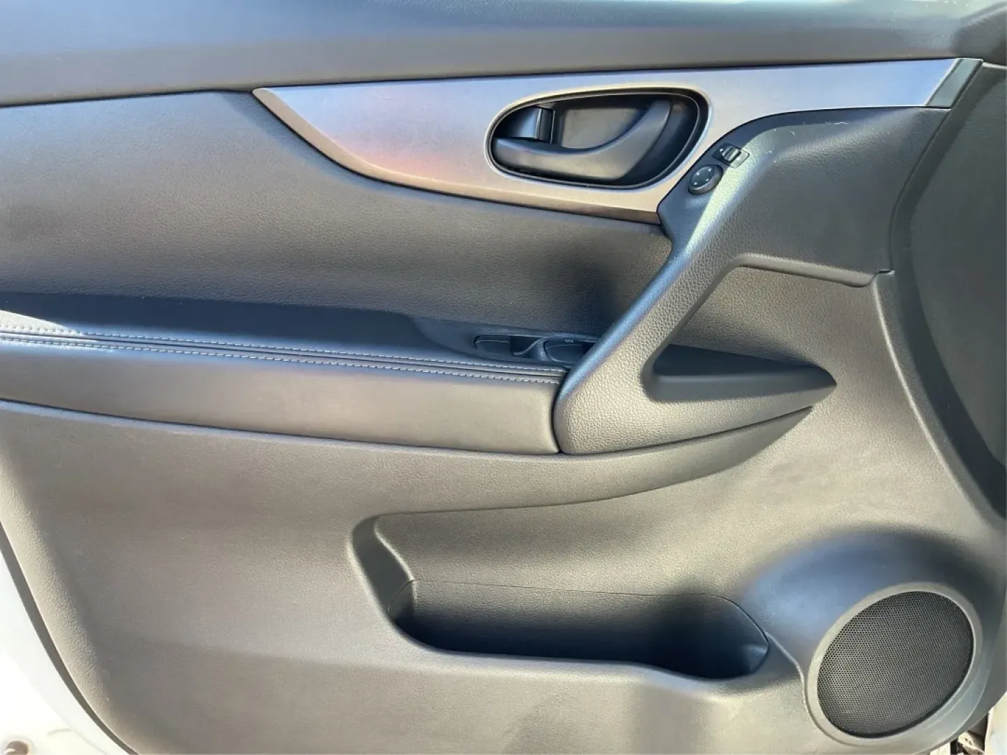 2018 Nissan Rogue S (JN1BJ1CR8JW) with an 2L I-4 gasoline direct injection engine, located at 1184 Kauffman Ave, Fairborn, OH, 45324, (937) 908-9800, 39.807072, -84.030914 - **Adventure Awaits with the 2018 Nissan Rogue: Your Ultimate Family SUV!**<br /> <br /> Are you in search of a reliable and spacious vehicle that caters to your family's active lifestyle? Look no further than the 2018 Nissan Rogue, available now at Advantage Car and Credit in Fairborn, OH. This vers - Photo#17