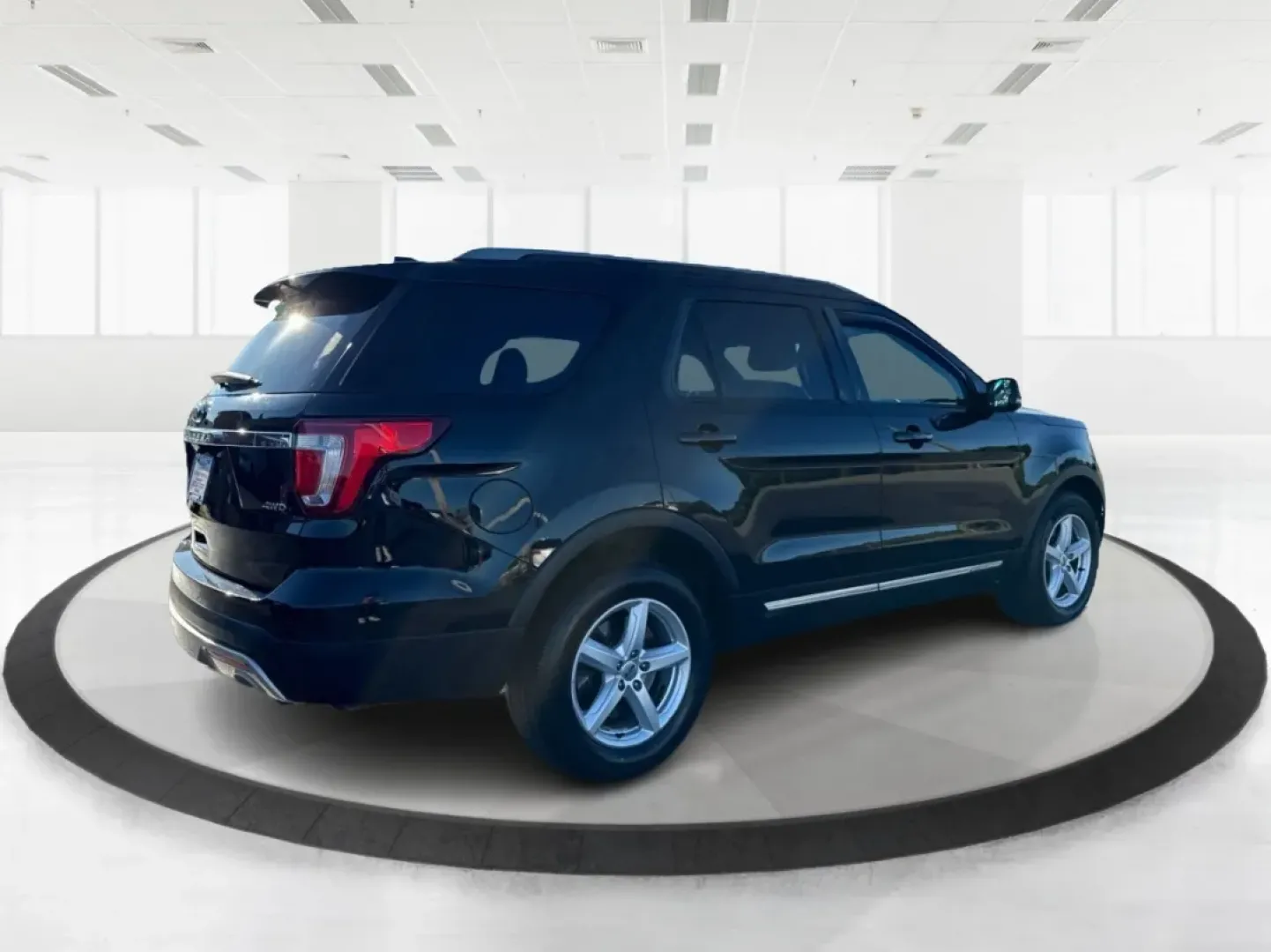 2017 Ford Explorer XLT (1FM5K8D82HG) with an EcoBoost 2.3L I-4 gasoline direct injection engine, located at 1184 Kauffman Ave, Fairborn, OH, 45324, (937) 908-9800, 39.807072, -84.030914 - **Explore Your Next Adventure with the 2017 Ford Explorer XLT at Advantage Car and Credit - Fairborn**<br /> <br /> Are you ready to upgrade your family vehicle for weekend getaways and daily adventures? Look no further than this stunning 2017 Ford Explorer XLT, a perfect blend of style, comfort, an - Photo#2