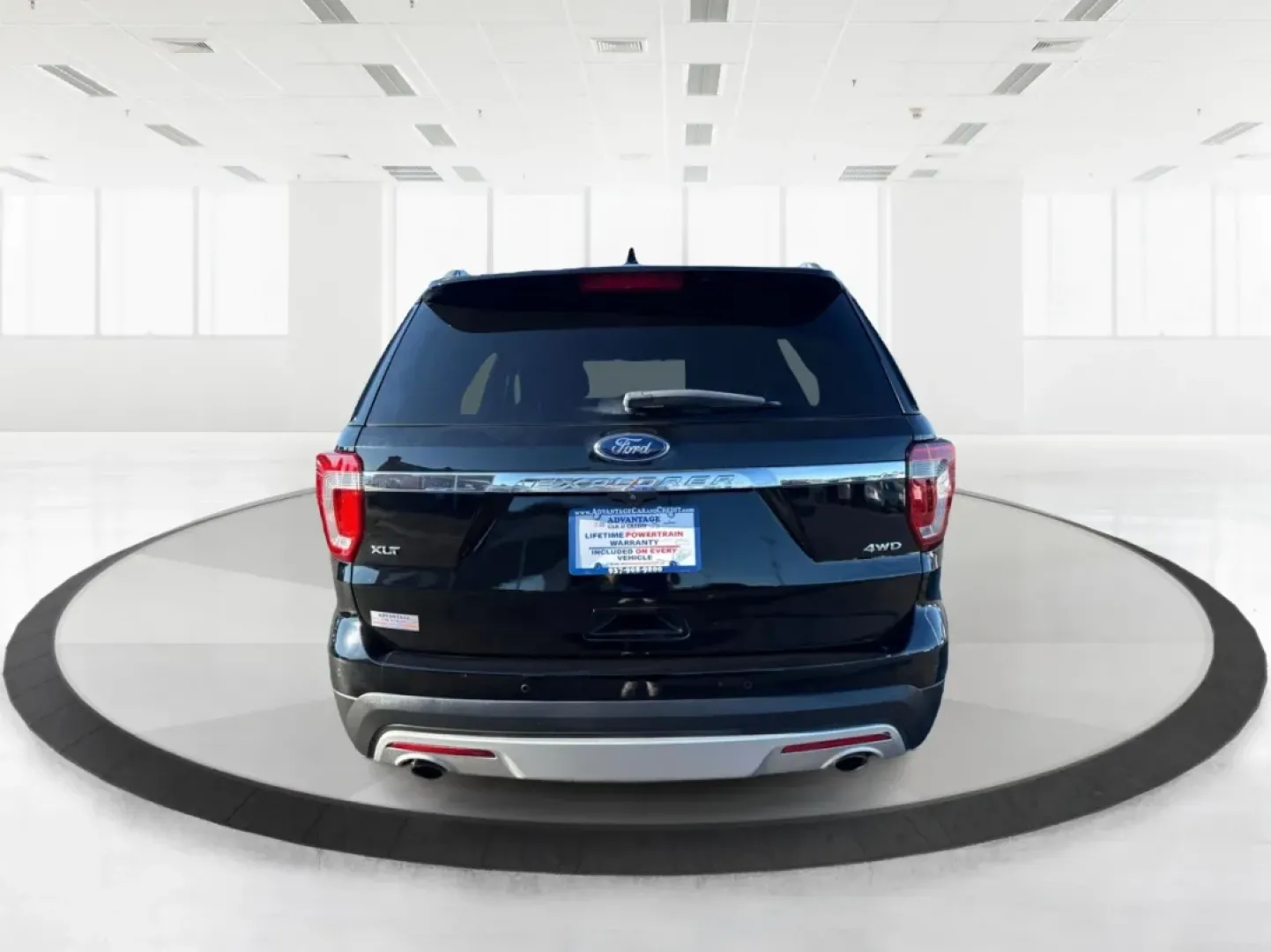 2017 Ford Explorer XLT (1FM5K8D82HG) with an EcoBoost 2.3L I-4 gasoline direct injection engine, located at 1184 Kauffman Ave, Fairborn, OH, 45324, (937) 908-9800, 39.807072, -84.030914 - **Explore Your Next Adventure with the 2017 Ford Explorer XLT at Advantage Car and Credit - Fairborn**<br /> <br /> Are you ready to upgrade your family vehicle for weekend getaways and daily adventures? Look no further than this stunning 2017 Ford Explorer XLT, a perfect blend of style, comfort, an - Photo#3