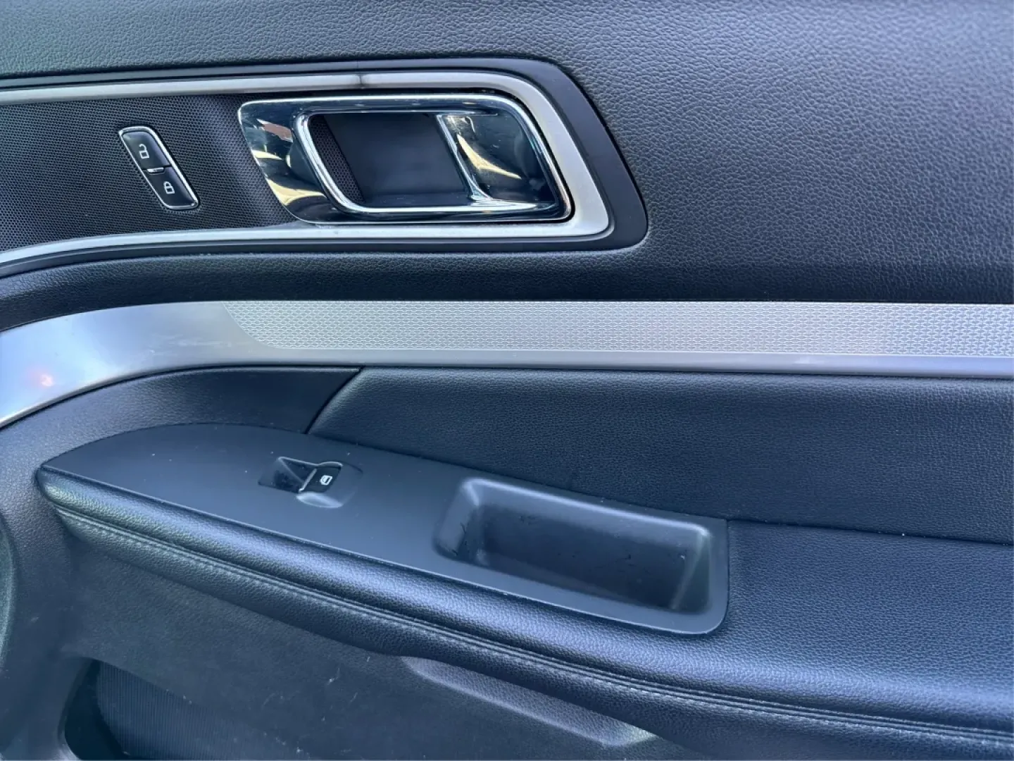 2017 Ford Explorer XLT (1FM5K8D82HG) with an EcoBoost 2.3L I-4 gasoline direct injection engine, located at 1184 Kauffman Ave, Fairborn, OH, 45324, (937) 908-9800, 39.807072, -84.030914 - **Explore Your Next Adventure with the 2017 Ford Explorer XLT at Advantage Car and Credit - Fairborn**<br /> <br /> Are you ready to upgrade your family vehicle for weekend getaways and daily adventures? Look no further than this stunning 2017 Ford Explorer XLT, a perfect blend of style, comfort, an - Photo#20