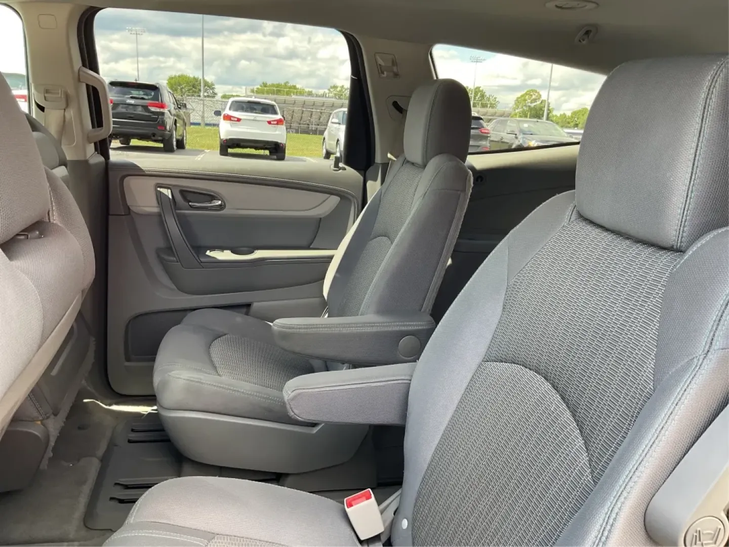 2015 Chevrolet Traverse 1LT (1GNKVGKD5FJ) with an 3.6L V-6 gasoline direct injection engine, located at 1951 S Dayton Lakeview Rd., New Carlisle, OH, 45344, (937) 908-9800, 39.890999, -84.050255 - ### 2015 Chevrolet Traverse 1LT: Your Family's Adventure Ready Vehicle!<br /> <br /> Are you ready to elevate your family adventures or tackle daily commutes with ease? The 2015 Chevrolet Traverse 1LT is here to meet all your needs! This spacious and versatile SUV is perfect for growing families, id - Photo#10