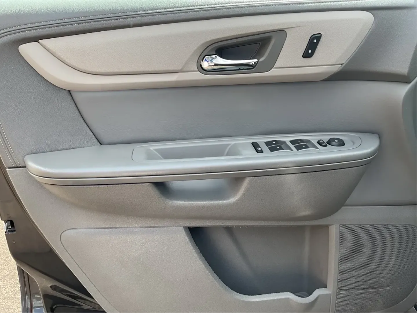 2015 Chevrolet Traverse 1LT (1GNKVGKD5FJ) with an 3.6L V-6 gasoline direct injection engine, located at 1951 S Dayton Lakeview Rd., New Carlisle, OH, 45344, (937) 908-9800, 39.890999, -84.050255 - ### 2015 Chevrolet Traverse 1LT: Your Family's Adventure Ready Vehicle!<br /> <br /> Are you ready to elevate your family adventures or tackle daily commutes with ease? The 2015 Chevrolet Traverse 1LT is here to meet all your needs! This spacious and versatile SUV is perfect for growing families, id - Photo#19