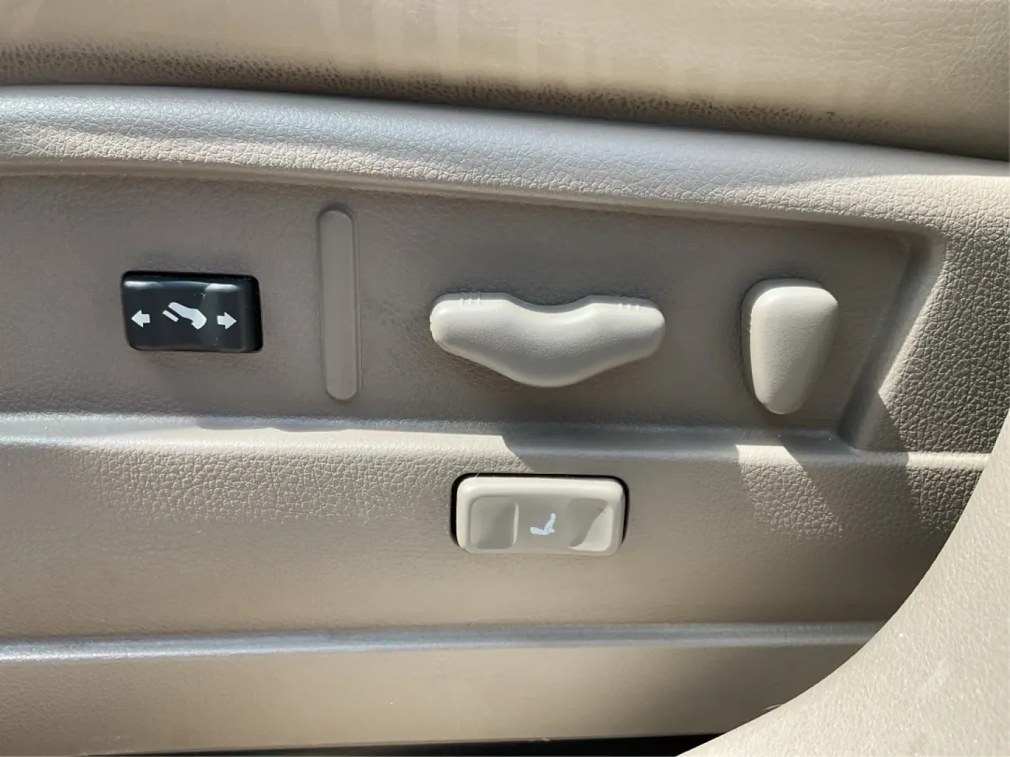 2007 Nissan Murano SL (JN8AZ08W37W) with an VQ 3.5L V-6 DOHC engine, located at 1230 East Main St, Xenia, OH, 45385, (937) 908-9800, 39.688026, -83.910172 - **Elevate Your Lifestyle with the 2007 Nissan Murano SL Perfect for Family Adventures and Daily Commuting!**<br /> <br /> Are you searching for the ideal vehicle that seamlessly blends style, comfort, and reliability? The 2007 Nissan Murano SL is the perfect fit for families on the go, weekend adve - Photo#17