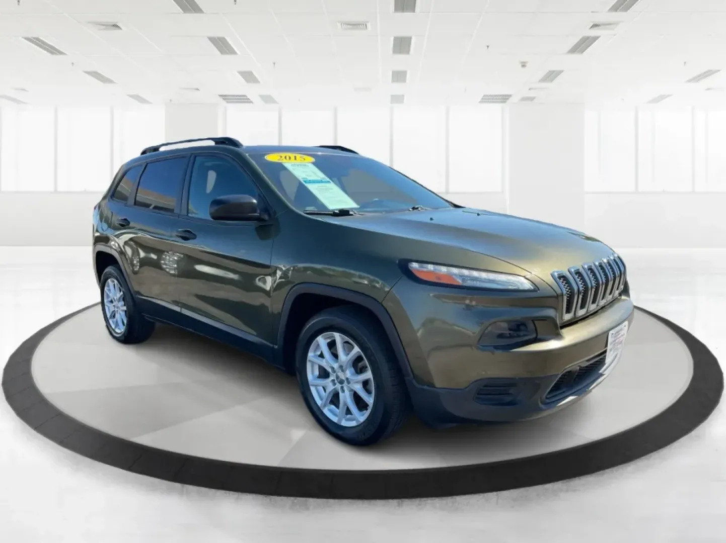 2015 Jeep Cherokee Sport (1C4PJLAB4FW) with an Other engine, located at 4508 South Dixie Dr, Moraine, OH, 45439, (937) 908-9800, 39.689976, -84.218452 - **Adventure Awaits: Discover the 2015 Jeep Cherokee Sport at Advantage Car and Credit Moraine, OH**<br /> <br /> Are you ready to take on the road with confidence? Whether you're a busy parent looking for a reliable family vehicle, an adventurer craving weekend getaways, or a commuter seeking comfo - Photo#0
