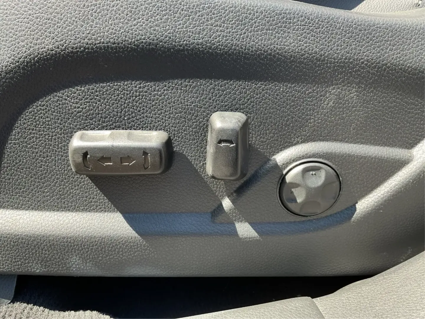 2014 Hyundai Santa Fe 2.0L Turbo (5XYZUDLA5EG) with an Theta II 2L I-4 gasoline direct injection engine, located at 8750 N County Rd 25A, Piqua, OH, 45356, (937) 908-9800, 40.164391, -84.232513 - Experience the thrill of adventure and family outings with our stunning 2014 Hyundai Santa Fe, available now at Advantage Car and Credit - Piqua, your friendly Buy Here Pay Here dealership located at 8750 N County Rd 25A, Piqua, OH 45356. This versatile SUV is designed for those who crave comfort, r - Photo#17