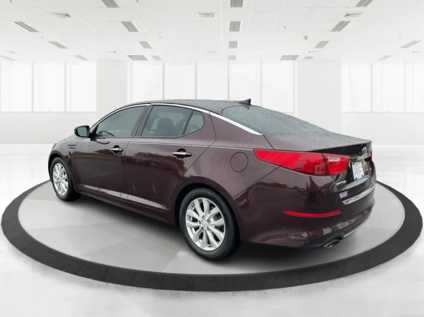 2015 Kia Optima LX (5XXGM4A72FG) with an Theta II 2.4L I-4 gasoline direct injection engine, located at 1951 S Dayton Lakeview Rd., New Carlisle, OH, 45344, (937) 908-9800, 39.890999, -84.050255 - **Discover the Perfect Blend of Comfort and Reliability with This 2015 Kia Optima LX Ideal for Your Daily Commute or Family Road Trips!**<br /> <br /> Are you ready to elevate your driving experience? The 2015 Kia Optima LX, available at Advantage Car and Credit in Fairborn, OH, is the answer to yo - Photo#6