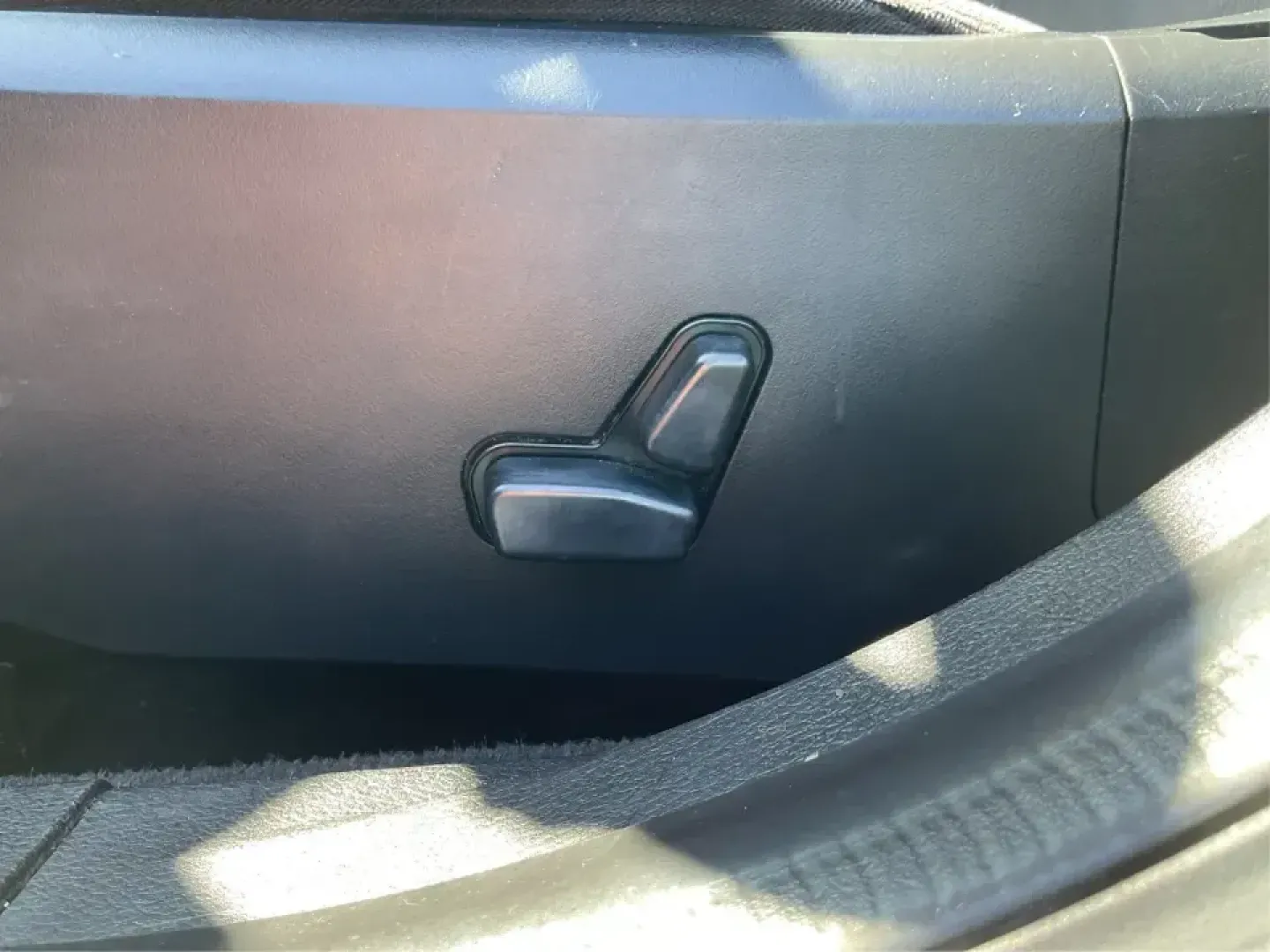 2012 Chrysler 200 Touring (1C3CCBBG4CN) with an 3.6L V6 DOHC 24V FFV engine, 6-Speed Automatic transmission, located at 1230 East Main St, Xenia, OH, 45385, (937) 908-9800, 39.688026, -83.910172 - Unleash your driving potential with the perfect blend of style, comfort, and functionality-ideal for growing families or anyone seeking a reliable commuter vehicle. Introducing the 2012 Chrysler 200 Touring sedan, now available at Advantage Car and Credit in Troy, OH. Located at 1099 N County Rd 25A - Photo#17