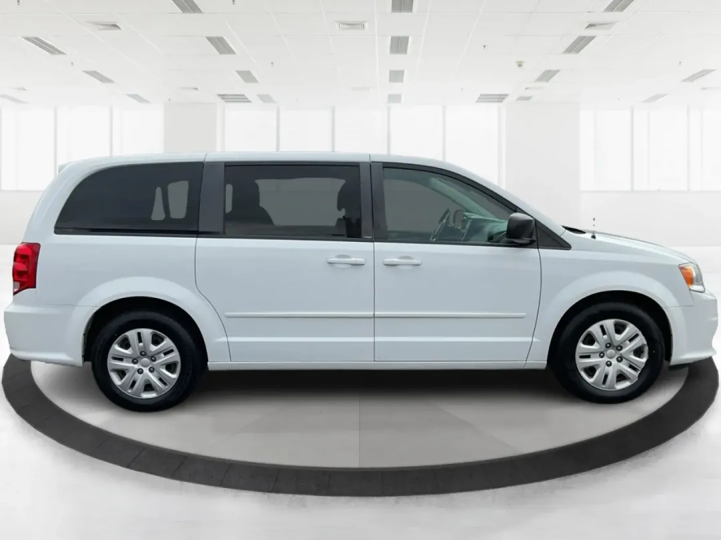 2014 Dodge Grand Caravan SE (2C4RDGBG7ER) with an 3.6L V-6 DOHC engine, located at 880 E. National Road, Vandalia, OH, 45377, (937) 908-9800, 39.891918, -84.183594 - Are you ready to elevate your family's adventures? Look no further than the 2014 Dodge Grand Caravan SE, an exceptional passenger van that perfectly balances comfort, convenience, and capability for growing families or those needing spacious transportation. Whether you're planning weekend getaways, - Photo#1