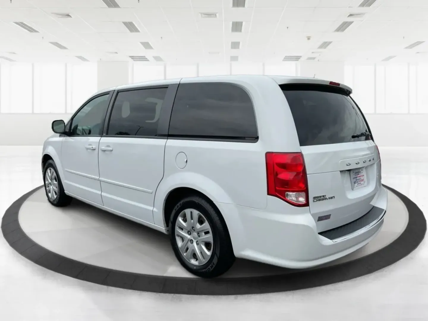 2014 Dodge Grand Caravan SE (2C4RDGBG7ER) with an 3.6L V-6 DOHC engine, located at 880 E. National Road, Vandalia, OH, 45377, (937) 908-9800, 39.891918, -84.183594 - Are you ready to elevate your family's adventures? Look no further than the 2014 Dodge Grand Caravan SE, an exceptional passenger van that perfectly balances comfort, convenience, and capability for growing families or those needing spacious transportation. Whether you're planning weekend getaways, - Photo#4