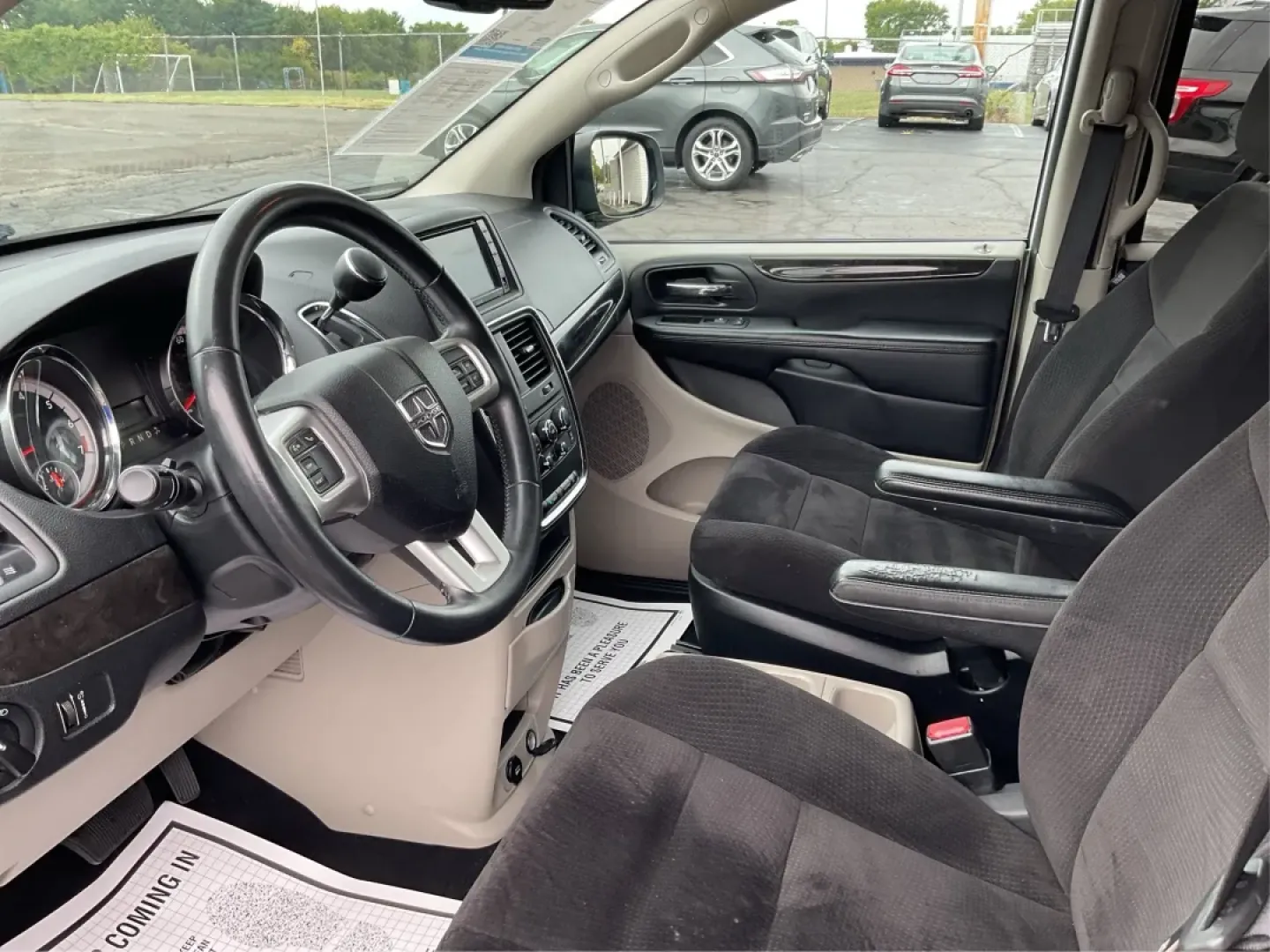 2014 Dodge Grand Caravan SE (2C4RDGBG7ER) with an 3.6L V-6 DOHC engine, located at 880 E. National Road, Vandalia, OH, 45377, (937) 908-9800, 39.891918, -84.183594 - Are you ready to elevate your family's adventures? Look no further than the 2014 Dodge Grand Caravan SE, an exceptional passenger van that perfectly balances comfort, convenience, and capability for growing families or those needing spacious transportation. Whether you're planning weekend getaways, - Photo#9
