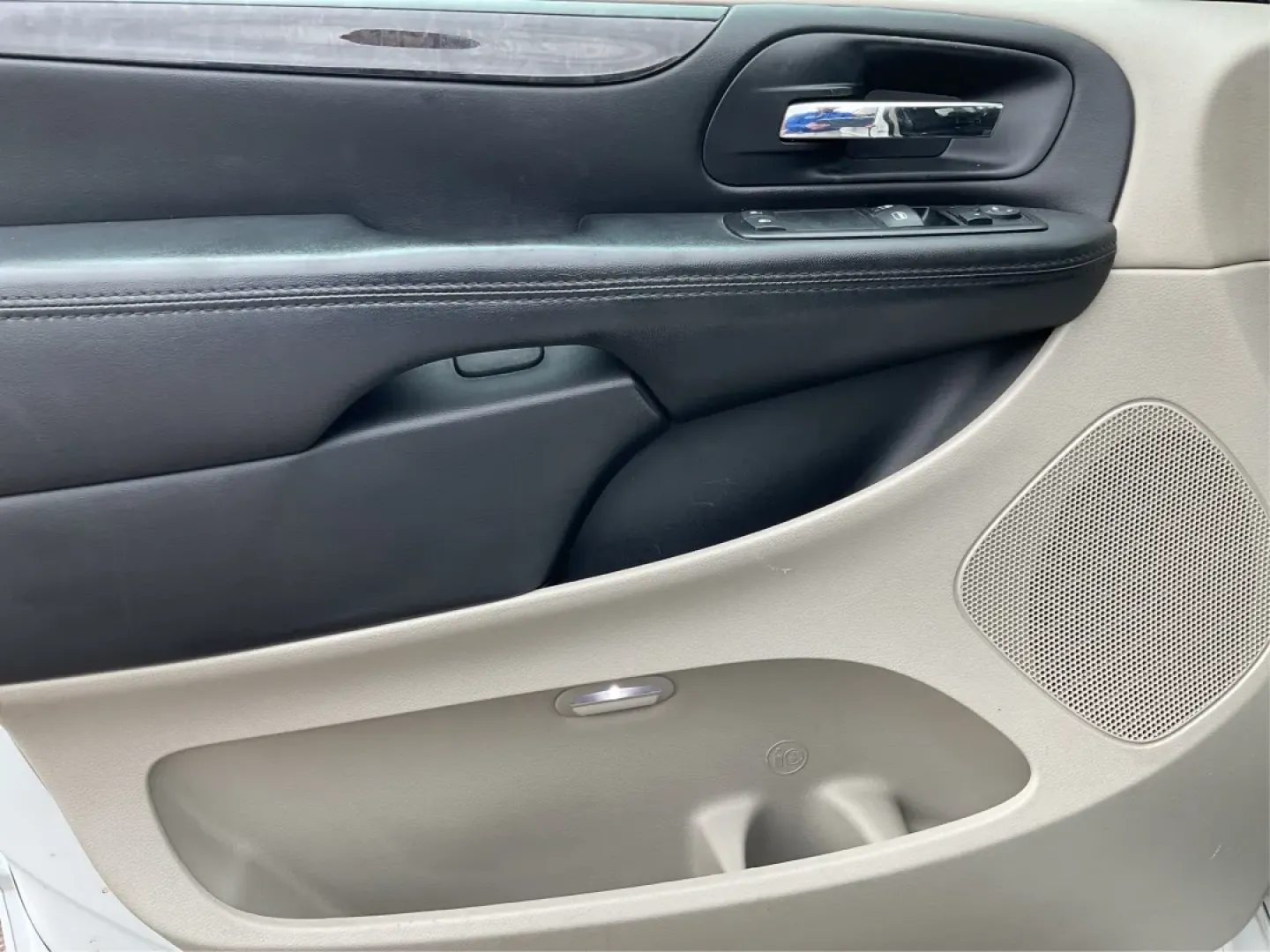 2014 Dodge Grand Caravan SE (2C4RDGBG7ER) with an 3.6L V-6 DOHC engine, located at 880 E. National Road, Vandalia, OH, 45377, (937) 908-9800, 39.891918, -84.183594 - Are you ready to elevate your family's adventures? Look no further than the 2014 Dodge Grand Caravan SE, an exceptional passenger van that perfectly balances comfort, convenience, and capability for growing families or those needing spacious transportation. Whether you're planning weekend getaways, - Photo#18