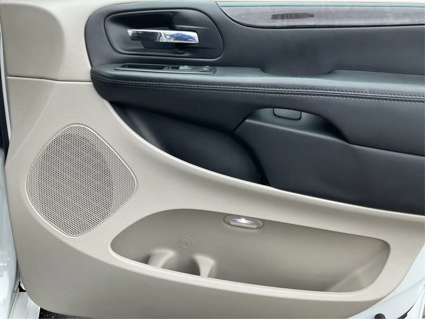 2014 Dodge Grand Caravan SE (2C4RDGBG7ER) with an 3.6L V-6 DOHC engine, located at 880 E. National Road, Vandalia, OH, 45377, (937) 908-9800, 39.891918, -84.183594 - Are you ready to elevate your family's adventures? Look no further than the 2014 Dodge Grand Caravan SE, an exceptional passenger van that perfectly balances comfort, convenience, and capability for growing families or those needing spacious transportation. Whether you're planning weekend getaways, - Photo#19