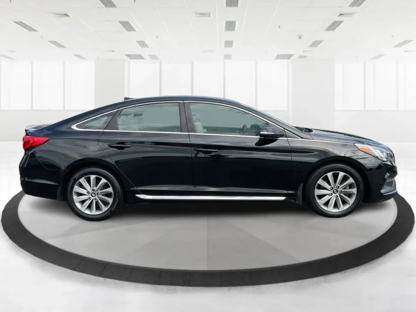 2016 Hyundai Sonata Sport (5NPE34AF2GH) with an 2.4L L4 DOHC 16V engine, 6-Speed Automatic transmission, located at 1099 N County Rd 25A, Troy, OH, 45373, (937) 908-9800, 40.057079, -84.212883 - ### Unlock Your Journey with the 2016 Hyundai Sonata Sport at Advantage Car and Credit - Fairborn<br /> <br /> Are you in the market for a vehicle that can effortlessly transition from daily commutes to weekend getaways? Look no further than the 2016 Hyundai Sonata Sport, available now at Advantage - Photo#1