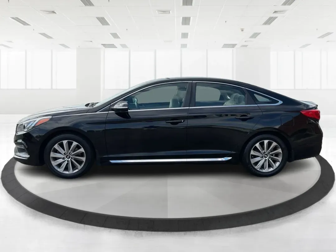 2016 Hyundai Sonata Sport (5NPE34AF2GH) with an 2.4L L4 DOHC 16V engine, 6-Speed Automatic transmission, located at 401 Woodman Dr, Riverside, OH, 45431, (937) 908-9800, 39.760899, -84.123421 - ### Unlock Your Journey with the 2016 Hyundai Sonata Sport at Advantage Car and Credit - Fairborn<br /> <br /> Are you in the market for a vehicle that can effortlessly transition from daily commutes to weekend getaways? Look no further than the 2016 Hyundai Sonata Sport, available now at Advantage - Photo#5