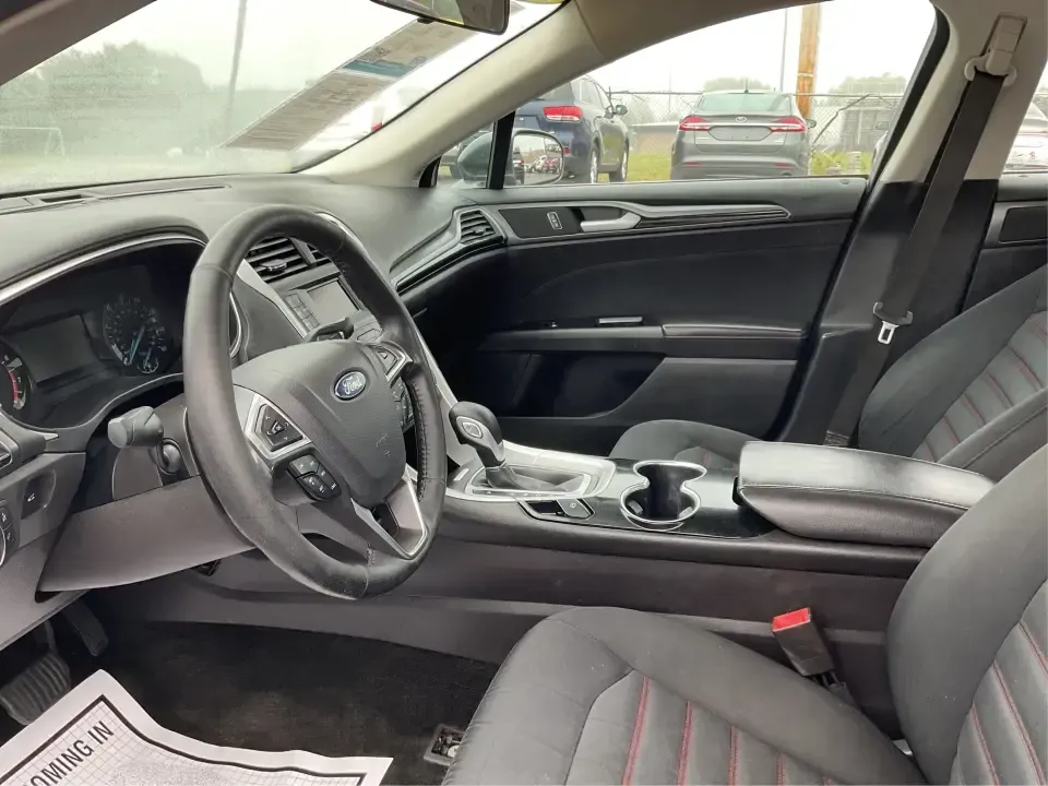 2016 Ford Fusion SE (3FA6P0HD1GR) with an 1.5L L4 DOHC 16V engine, 6-Speed Automatic transmission, located at 1099 N County Rd 25A, Troy, OH, 45373, (937) 908-9800, 40.057079, -84.212883 - **Experience Style and Comfort with the 2016 Ford Fusion SE at Advantage Car and Credit in Fairborn, OH!**<br /> <br /> Are you looking for a versatile sedan that fits seamlessly into your busy lifestyle? Whether you're a commuter tackling daily traffic, a growing family seeking comfort on the road, - Photo#9