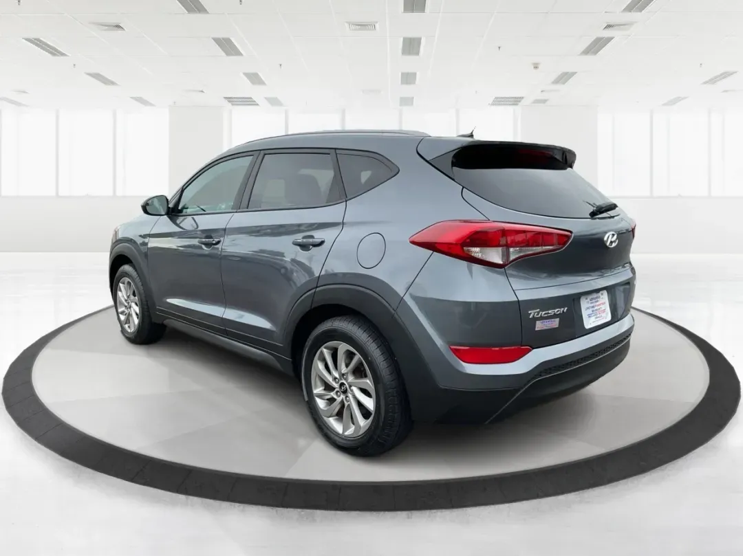 2016 Hyundai Tucson SE (KM8J3CA43GU) with an Nu 2L I-4 gasoline direct injection engine, located at 1230 East Main St, Xenia, OH, 45385, (937) 908-9800, 39.688026, -83.910172 - **Elevate Your Daily Drive with the 2016 Hyundai Tucson SE Perfect for Your Active Lifestyle!**<br /> <br /> Are you in search of a reliable vehicle that fits your busy lifestyle? The 2016 Hyundai Tucson SE, available now at Advantage Car and Credit in Piqua, OH, is the ultimate SUV for those on th - Photo#4