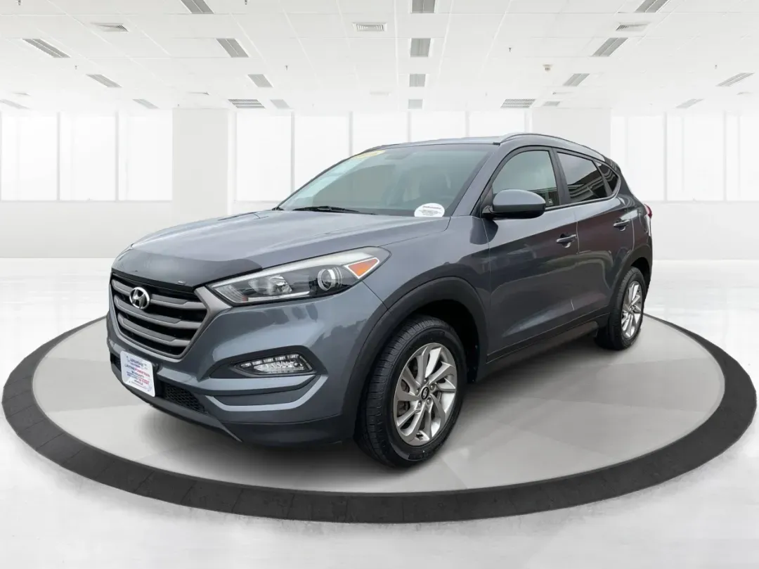 2016 Hyundai Tucson SE (KM8J3CA43GU) with an Nu 2L I-4 gasoline direct injection engine, located at 1230 East Main St, Xenia, OH, 45385, (937) 908-9800, 39.688026, -83.910172 - **Elevate Your Daily Drive with the 2016 Hyundai Tucson SE Perfect for Your Active Lifestyle!**<br /> <br /> Are you in search of a reliable vehicle that fits your busy lifestyle? The 2016 Hyundai Tucson SE, available now at Advantage Car and Credit in Piqua, OH, is the ultimate SUV for those on th - Photo#8