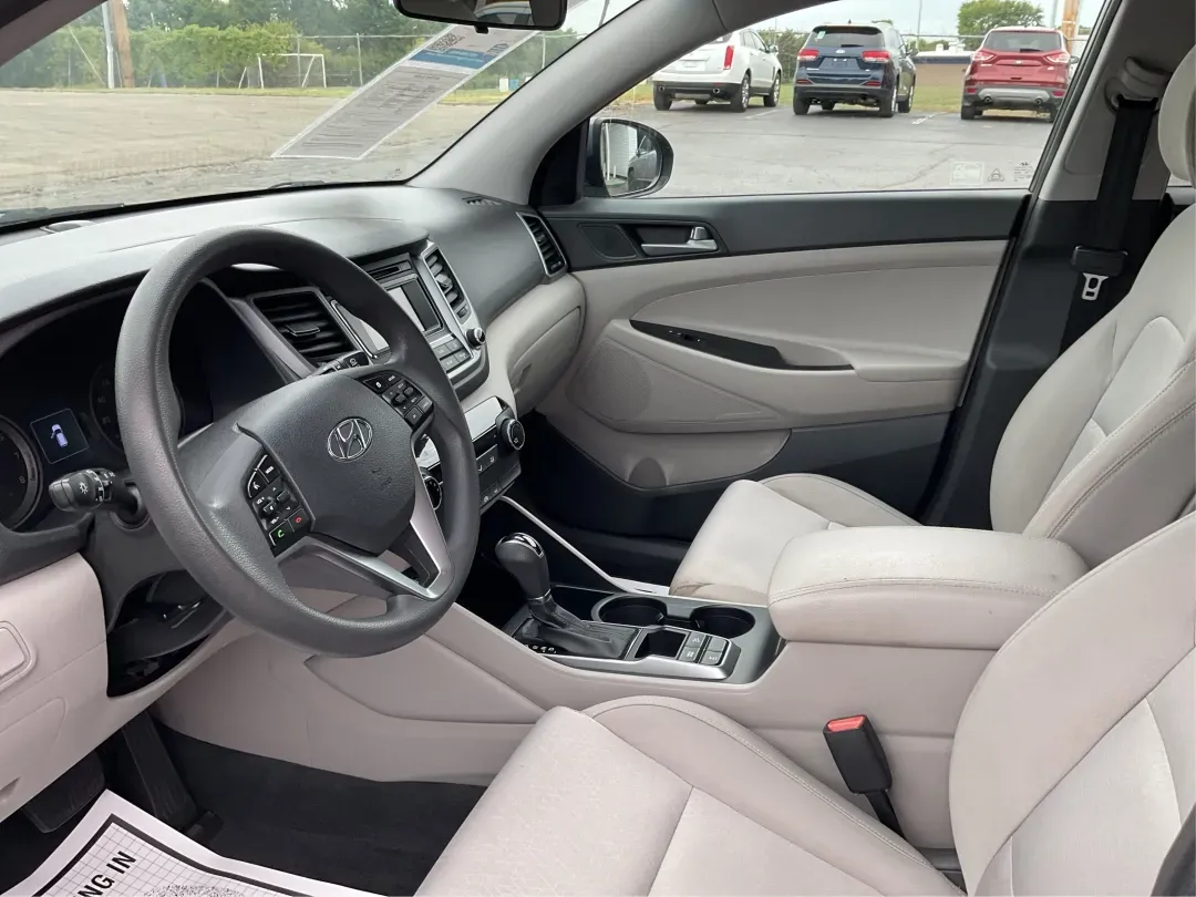 2016 Hyundai Tucson SE (KM8J3CA43GU) with an Nu 2L I-4 gasoline direct injection engine, located at 1230 East Main St, Xenia, OH, 45385, (937) 908-9800, 39.688026, -83.910172 - **Elevate Your Daily Drive with the 2016 Hyundai Tucson SE Perfect for Your Active Lifestyle!**<br /> <br /> Are you in search of a reliable vehicle that fits your busy lifestyle? The 2016 Hyundai Tucson SE, available now at Advantage Car and Credit in Piqua, OH, is the ultimate SUV for those on th - Photo#9