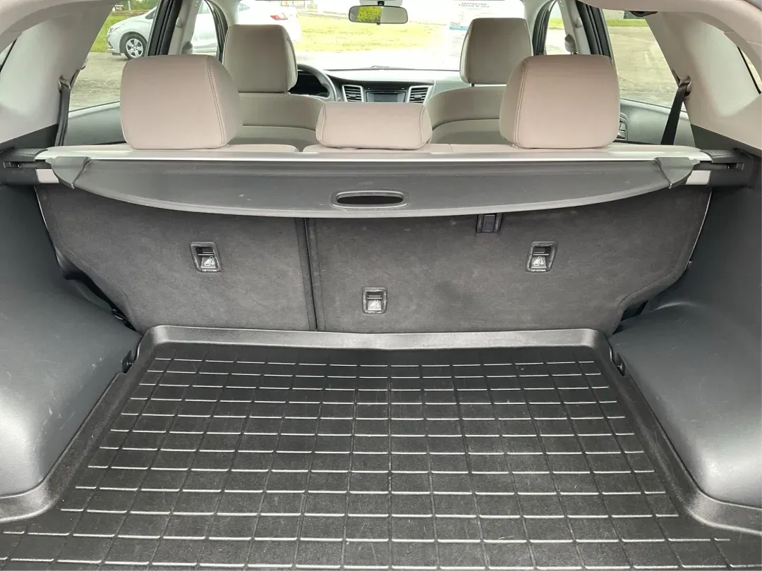 2016 Hyundai Tucson SE (KM8J3CA43GU) with an Nu 2L I-4 gasoline direct injection engine, located at 1230 East Main St, Xenia, OH, 45385, (937) 908-9800, 39.688026, -83.910172 - **Elevate Your Daily Drive with the 2016 Hyundai Tucson SE Perfect for Your Active Lifestyle!**<br /> <br /> Are you in search of a reliable vehicle that fits your busy lifestyle? The 2016 Hyundai Tucson SE, available now at Advantage Car and Credit in Piqua, OH, is the ultimate SUV for those on th - Photo#12