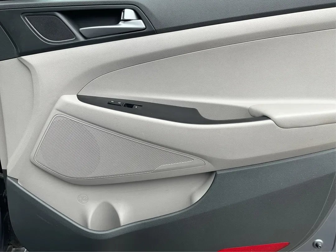 2016 Hyundai Tucson SE (KM8J3CA43GU) with an Nu 2L I-4 gasoline direct injection engine, located at 1230 East Main St, Xenia, OH, 45385, (937) 908-9800, 39.688026, -83.910172 - **Elevate Your Daily Drive with the 2016 Hyundai Tucson SE Perfect for Your Active Lifestyle!**<br /> <br /> Are you in search of a reliable vehicle that fits your busy lifestyle? The 2016 Hyundai Tucson SE, available now at Advantage Car and Credit in Piqua, OH, is the ultimate SUV for those on th - Photo#19