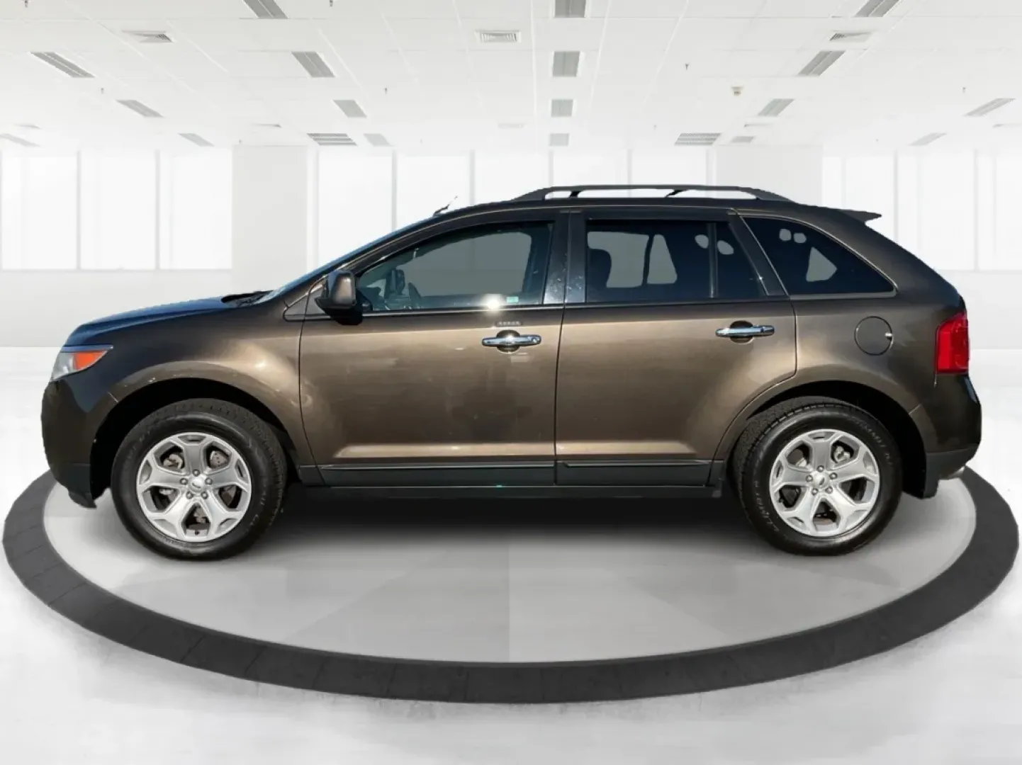 2011 Ford Edge SEL (2FMDK4JC9BB) with an 3.5L V-6 DOHC engine, located at 4508 South Dixie Dr, Moraine, OH, 45439, (937) 908-9800, 39.689976, -84.218452 - **Adventure Awaits with the 2011 Ford Edge SEL Perfect for Family Road Trips and Daily Commuting!**<br /> <br /> Are you ready to elevate your driving experience with a perfect blend of style, comfort, and capability? Look no further than this stunning 2011 Ford Edge SEL, ideal for families seeking - Photo#5