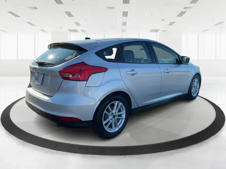 2018 Ford Focus SE (1FADP3K23JL) with an 2L I-4 gasoline direct injection engine, Automatic transmission, located at 880 E. National Road, Vandalia, OH, 45377, (937) 908-9800, 39.891918, -84.183594 - ### Discover Adventure and Comfort with the 2018 Ford Focus SE at Advantage Car and Credit!<br /> <br /> Are you in search of a reliable, stylish vehicle that perfectly complements your active lifestyle? Look no further! The 2018 Ford Focus SE Hatchback is designed for those who appreciate both func - Photo#2
