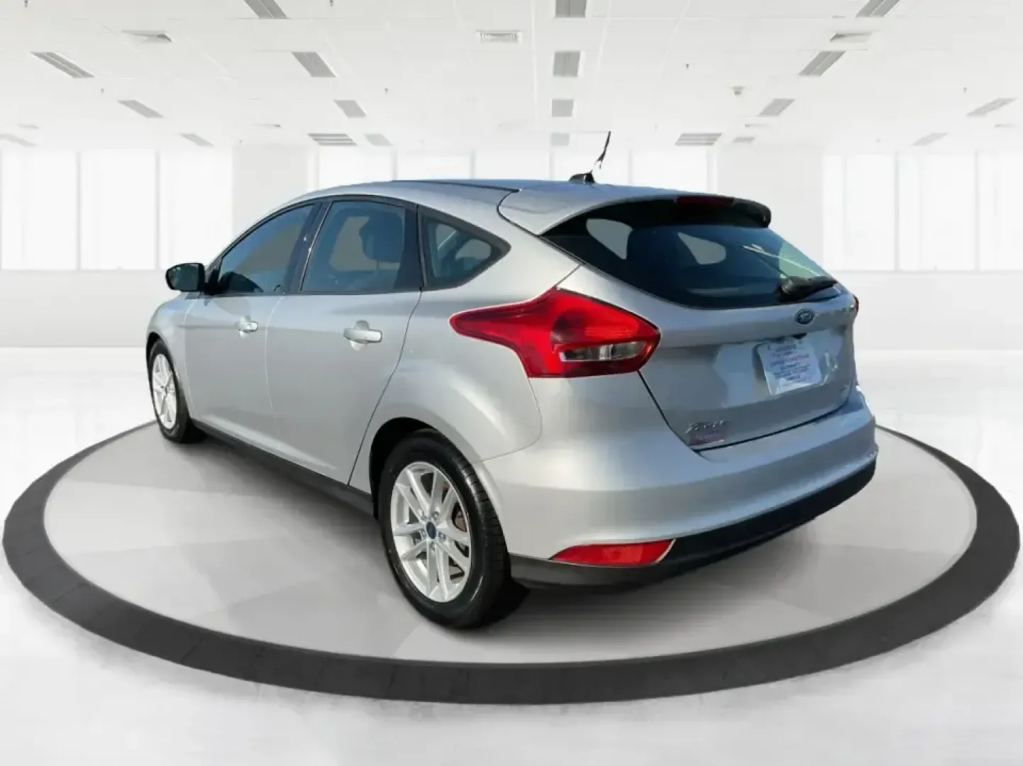 2018 Ford Focus SE (1FADP3K23JL) with an 2L I-4 gasoline direct injection engine, Automatic transmission, located at 1184 Kauffman Ave, Fairborn, OH, 45324, (937) 908-9800, 39.807072, -84.030914 - Pack the gear, load the kids' backpacks, or just make your weekday commute feel easier-this 2018 Ford Focus SE Hatchback is the kind of practical, city-friendly ride that fits real life in Moraine. With its hatchback versatility, efficient size for tight parking, and everyday comfort features, it's- Photo#4