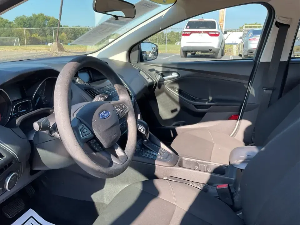 2018 Ford Focus SE (1FADP3K23JL) with an 2L I-4 gasoline direct injection engine, Automatic transmission, located at 880 E. National Road, Vandalia, OH, 45377, (937) 908-9800, 39.891918, -84.183594 - ### Discover Adventure and Comfort with the 2018 Ford Focus SE at Advantage Car and Credit!<br /> <br /> Are you in search of a reliable, stylish vehicle that perfectly complements your active lifestyle? Look no further! The 2018 Ford Focus SE Hatchback is designed for those who appreciate both func - Photo#9