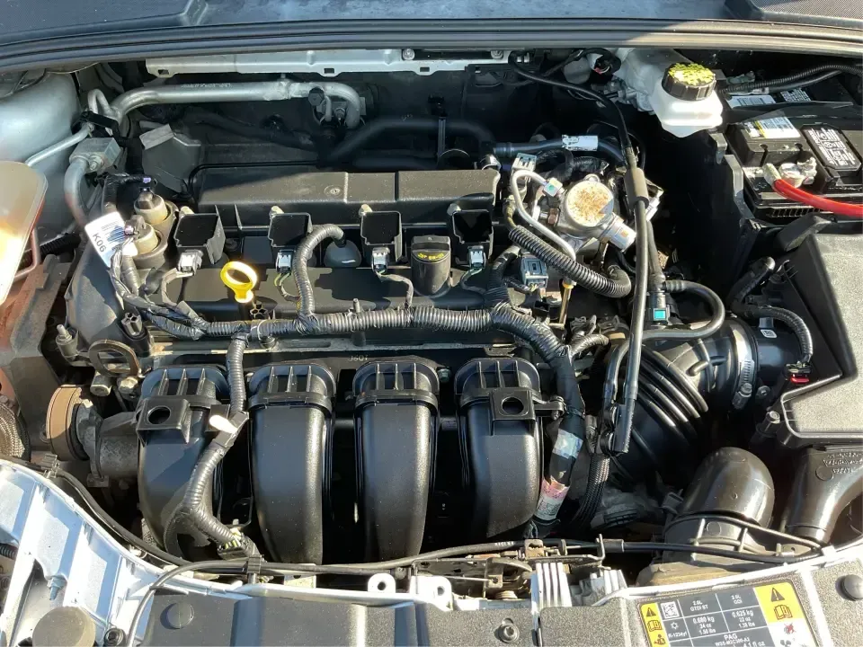 2018 Ford Focus SE (1FADP3K23JL) with an 2L I-4 gasoline direct injection engine, Automatic transmission, located at 880 E. National Road, Vandalia, OH, 45377, (937) 908-9800, 39.891918, -84.183594 - ### Discover Adventure and Comfort with the 2018 Ford Focus SE at Advantage Car and Credit!<br /> <br /> Are you in search of a reliable, stylish vehicle that perfectly complements your active lifestyle? Look no further! The 2018 Ford Focus SE Hatchback is designed for those who appreciate both func - Photo#11