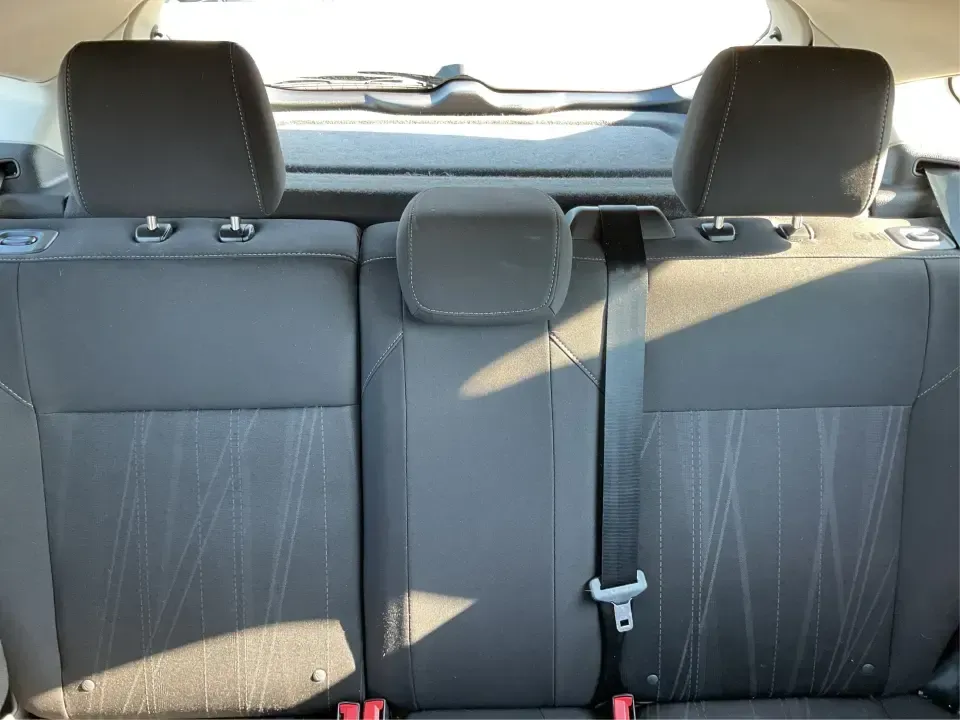 2018 Ford Focus SE (1FADP3K23JL) with an 2L I-4 gasoline direct injection engine, Automatic transmission, located at 880 E. National Road, Vandalia, OH, 45377, (937) 908-9800, 39.891918, -84.183594 - ### Discover Adventure and Comfort with the 2018 Ford Focus SE at Advantage Car and Credit!<br /> <br /> Are you in search of a reliable, stylish vehicle that perfectly complements your active lifestyle? Look no further! The 2018 Ford Focus SE Hatchback is designed for those who appreciate both func - Photo#14