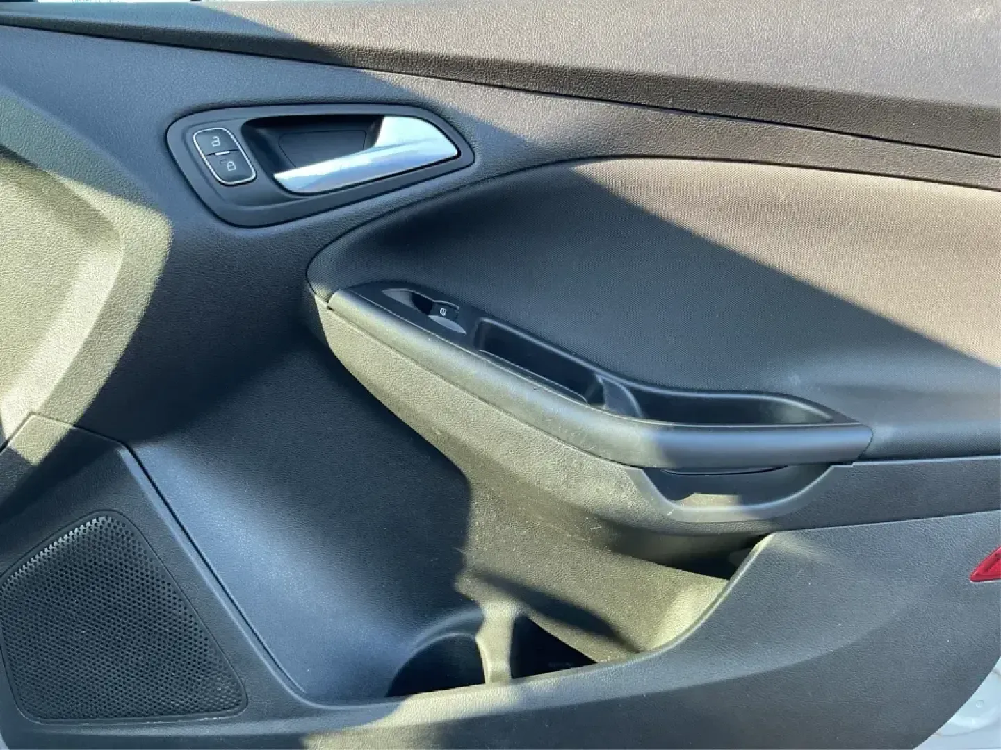 2018 Ford Focus SE (1FADP3K23JL) with an 2L I-4 gasoline direct injection engine, Automatic transmission, located at 1184 Kauffman Ave, Fairborn, OH, 45324, (937) 908-9800, 39.807072, -84.030914 - Pack the gear, load the kids' backpacks, or just make your weekday commute feel easier-this 2018 Ford Focus SE Hatchback is the kind of practical, city-friendly ride that fits real life in Moraine. With its hatchback versatility, efficient size for tight parking, and everyday comfort features, it's- Photo#19