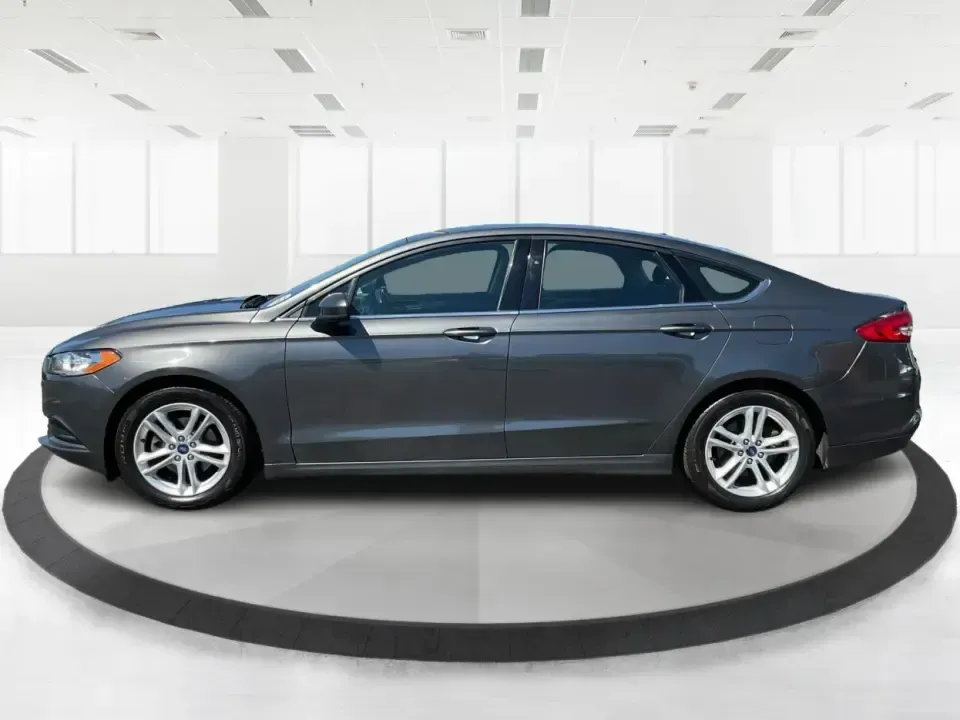 2018 Ford Fusion SE (3FA6P0HD3JR) with an 1.5L L4 DOHC 16V engine, 6A transmission, located at 1230 East Main St, Xenia, OH, 45385, (937) 908-9800, 39.688026, -83.910172 - Looking for a reliable sedan that combines style, comfort, and practicality? Look no further than the 2018 Ford Fusion SE, available now at Advantage Car and Credit in Vandalia, OH! Perfect for your daily commute, family outings, or even weekend adventures, this vehicle is designed to enhance your l - Photo#5