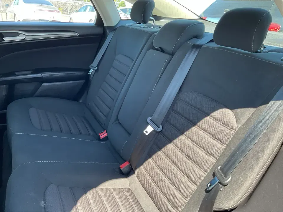 2018 Ford Fusion SE (3FA6P0HD3JR) with an 1.5L L4 DOHC 16V engine, 6A transmission, located at 1230 East Main St, Xenia, OH, 45385, (937) 908-9800, 39.688026, -83.910172 - Looking for a reliable sedan that combines style, comfort, and practicality? Look no further than the 2018 Ford Fusion SE, available now at Advantage Car and Credit in Vandalia, OH! Perfect for your daily commute, family outings, or even weekend adventures, this vehicle is designed to enhance your l - Photo#10