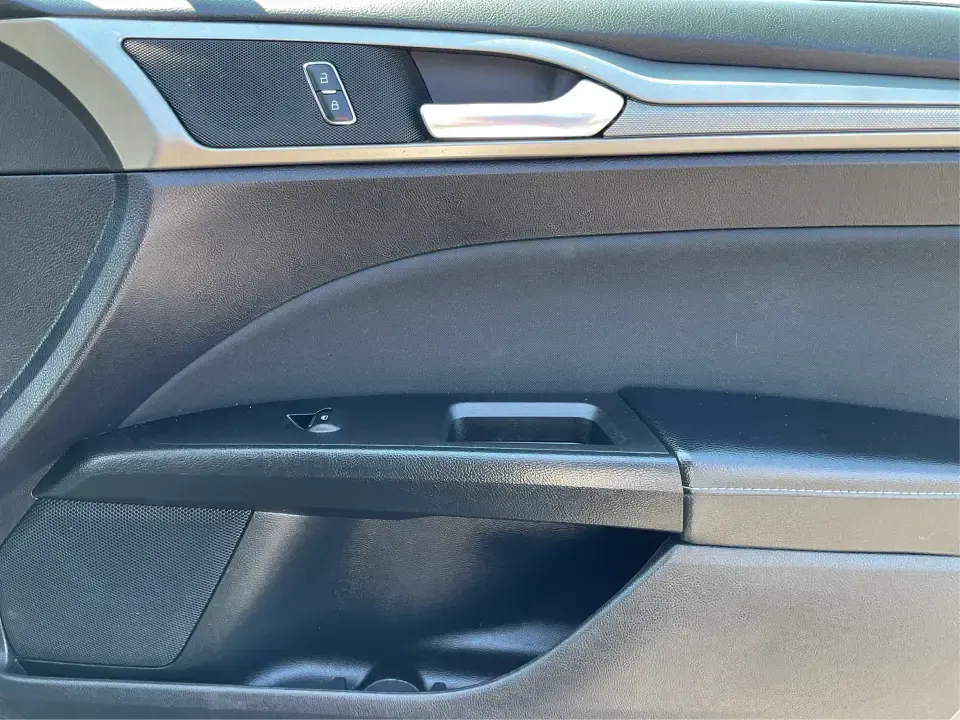 2018 Ford Fusion SE (3FA6P0HD3JR) with an 1.5L L4 DOHC 16V engine, 6A transmission, located at 1230 East Main St, Xenia, OH, 45385, (937) 908-9800, 39.688026, -83.910172 - Looking for a reliable sedan that combines style, comfort, and practicality? Look no further than the 2018 Ford Fusion SE, available now at Advantage Car and Credit in Vandalia, OH! Perfect for your daily commute, family outings, or even weekend adventures, this vehicle is designed to enhance your l - Photo#20