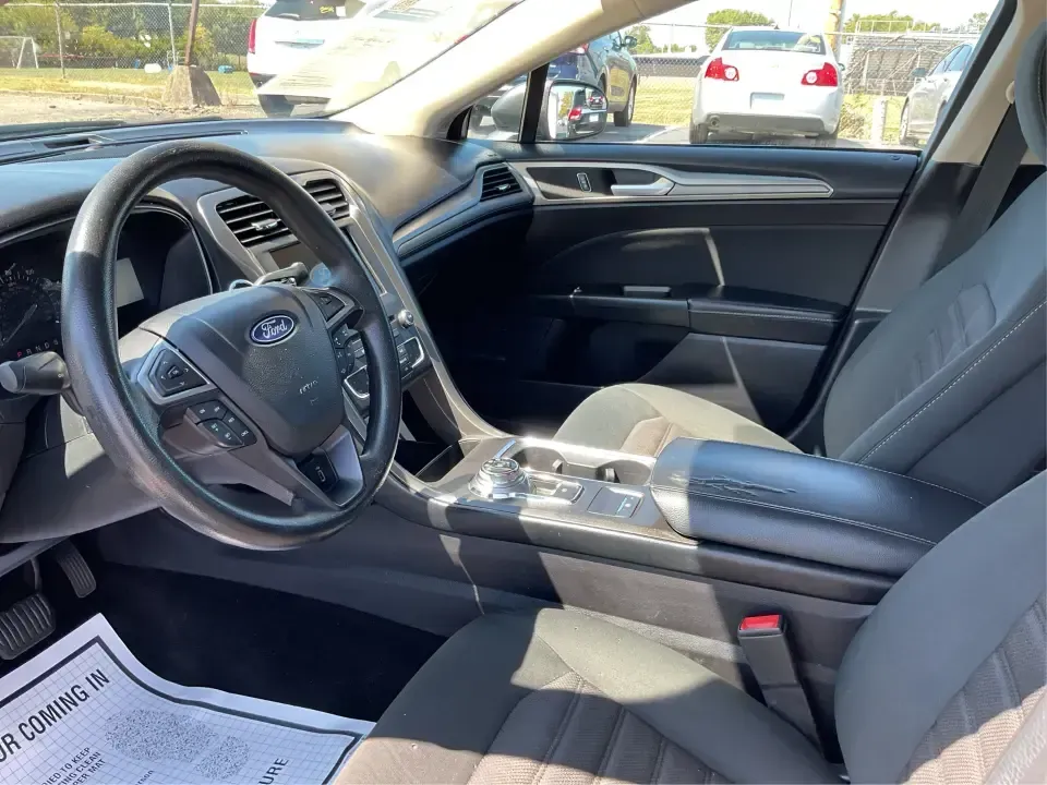 2018 Ford Fusion SE (3FA6P0HD3JR) with an 1.5L L4 DOHC 16V engine, 6A transmission, located at 8750 N County Rd 25A, Piqua, OH, 45356, (937) 908-9800, 40.164391, -84.232513 - Looking for a reliable sedan that combines style, comfort, and practicality? Look no further than the 2018 Ford Fusion SE, available now at Advantage Car and Credit in Vandalia, OH! Perfect for your daily commute, family outings, or even weekend adventures, this vehicle is designed to enhance your l - Photo#9