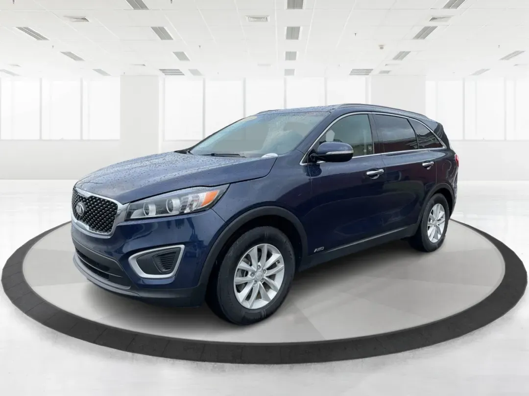 2018 Kia Sorento 2.4L LX (5XYPGDA30JG) with an 2.4L I-4 gasoline direct injection engine, located at 1230 East Main St, Xenia, OH, 45385, (937) 908-9800, 39.688026, -83.910172 - **Explore the Open Road in Style with the 2018 Kia Sorento - Perfect for Every Family Adventure!**<br /> <br /> Are you ready for your next family road trip or weekend getaway? The 2018 Kia Sorento is the SUV that will elevate your lifestyle and ensure every journey is memorable. With its spacious i - Photo#8