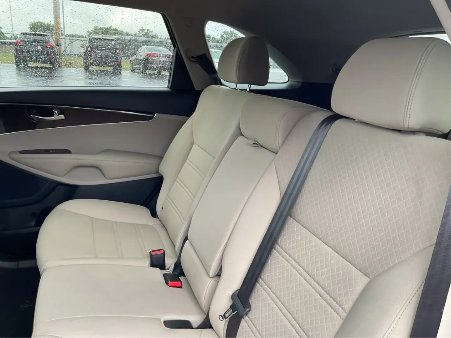 2018 Kia Sorento 2.4L LX (5XYPGDA30JG) with an 2.4L I-4 gasoline direct injection engine, located at 1230 East Main St, Xenia, OH, 45385, (937) 908-9800, 39.688026, -83.910172 - **Explore the Open Road in Style with the 2018 Kia Sorento - Perfect for Every Family Adventure!**<br /> <br /> Are you ready for your next family road trip or weekend getaway? The 2018 Kia Sorento is the SUV that will elevate your lifestyle and ensure every journey is memorable. With its spacious i - Photo#10