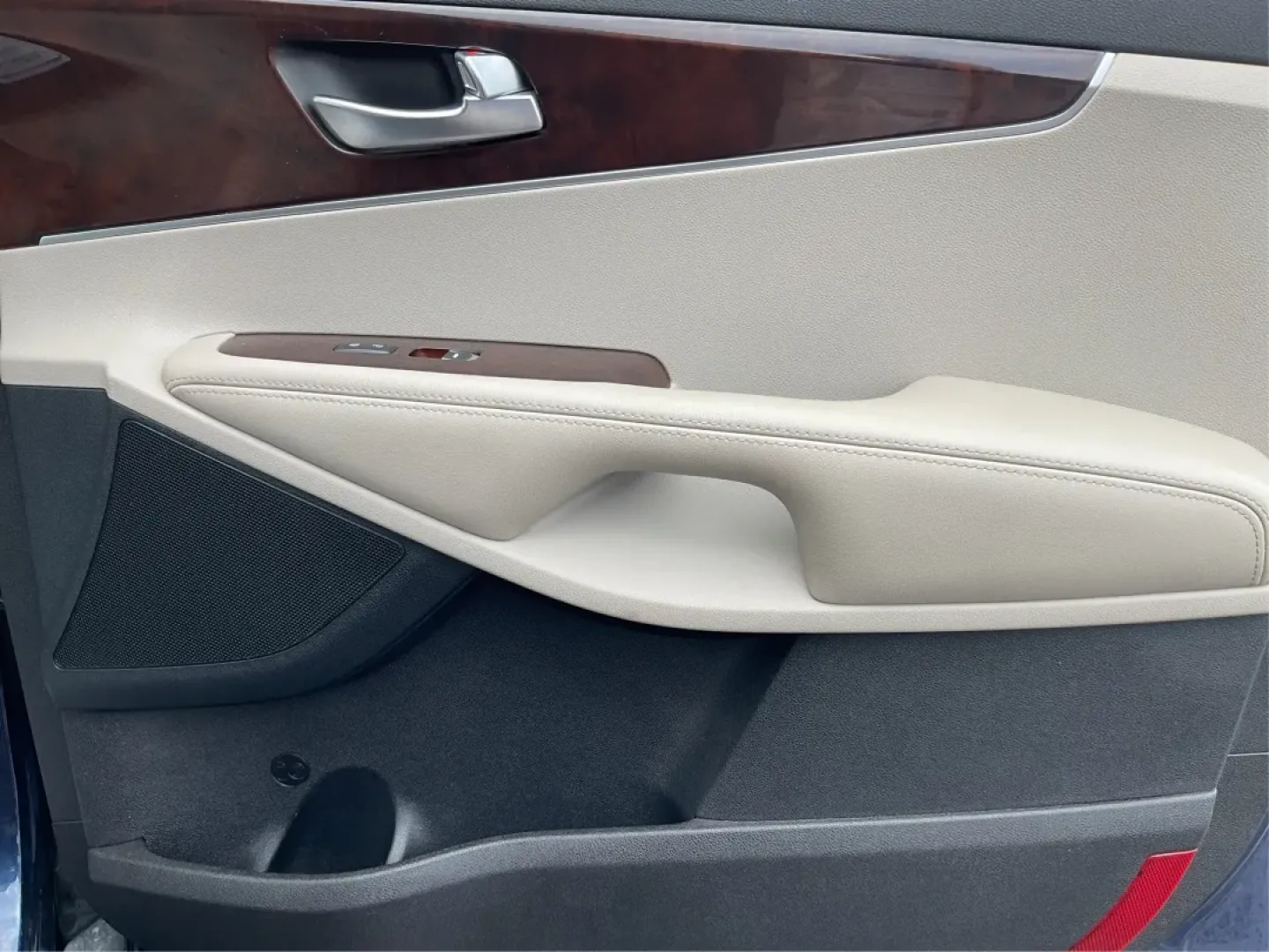 2018 Kia Sorento 2.4L LX (5XYPGDA30JG) with an 2.4L I-4 gasoline direct injection engine, located at 1230 East Main St, Xenia, OH, 45385, (937) 908-9800, 39.688026, -83.910172 - **Explore the Open Road in Style with the 2018 Kia Sorento - Perfect for Every Family Adventure!**<br /> <br /> Are you ready for your next family road trip or weekend getaway? The 2018 Kia Sorento is the SUV that will elevate your lifestyle and ensure every journey is memorable. With its spacious i - Photo#19