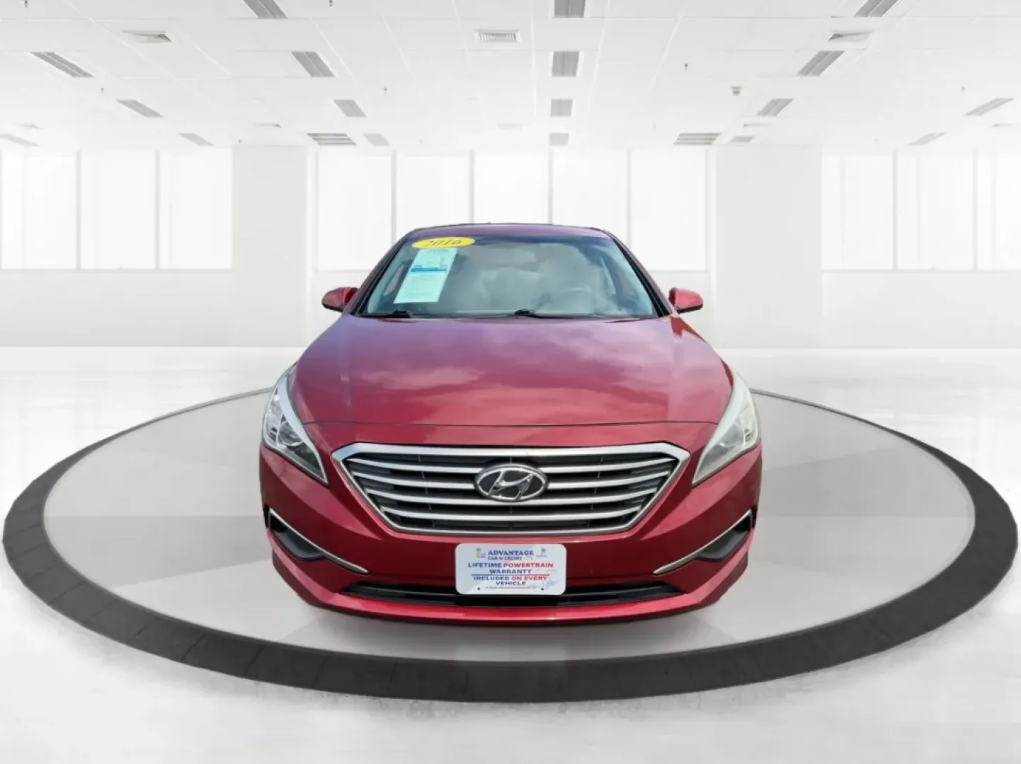 2016 Hyundai Sonata SE (5NPE24AF3GH) with an 2.4L I-4 gasoline direct injection engine, located at 1184 Kauffman Ave, Fairborn, OH, 45324, (937) 908-9800, 39.807072, -84.030914 - **Discover Your Ideal Family Sedan: 2016 Hyundai Sonata SE at Advantage Car and Credit - Moraine**<br /> <br /> Are you in search of a dependable vehicle that perfectly fits your family's lifestyle or makes your daily commute a breeze? Look no further! Presenting the 2016 Hyundai Sonata SE, a stylis - Photo#7