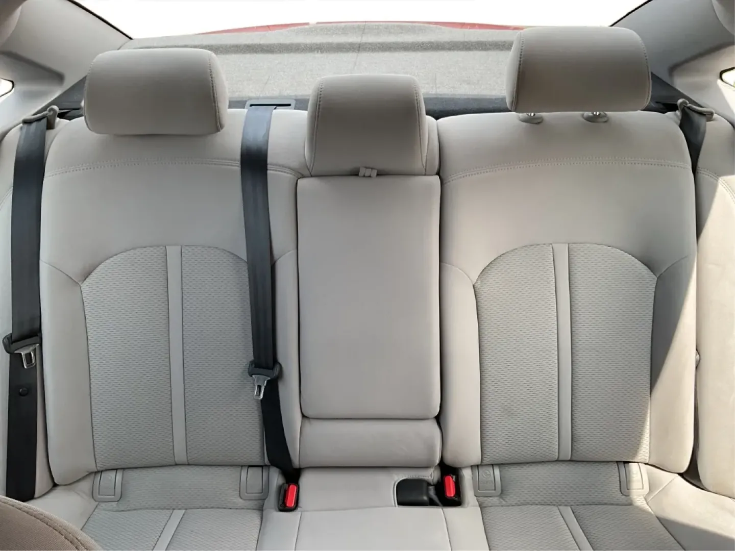 2016 Hyundai Sonata SE (5NPE24AF3GH) with an 2.4L I-4 gasoline direct injection engine, located at 1184 Kauffman Ave, Fairborn, OH, 45324, (937) 908-9800, 39.807072, -84.030914 - **Discover Your Ideal Family Sedan: 2016 Hyundai Sonata SE at Advantage Car and Credit - Moraine**<br /> <br /> Are you in search of a dependable vehicle that perfectly fits your family's lifestyle or makes your daily commute a breeze? Look no further! Presenting the 2016 Hyundai Sonata SE, a stylis - Photo#14