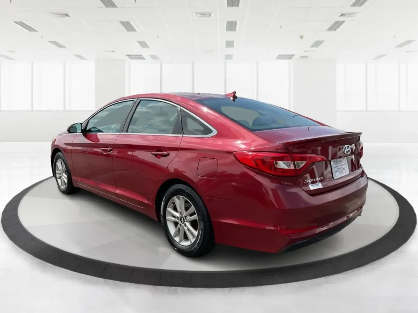 2016 Hyundai Sonata SE (5NPE24AF3GH) with an 2.4L I-4 gasoline direct injection engine, 7A transmission, located at 1099 N County Rd 25A, Troy, OH, 45373, (937) 908-9800, 40.057079, -84.212883 - **Discover Your Ideal Family Sedan: 2016 Hyundai Sonata SE at Advantage Car and Credit - Moraine**<br /> <br /> Are you in search of a dependable vehicle that perfectly fits your family's lifestyle or makes your daily commute a breeze? Look no further! Presenting the 2016 Hyundai Sonata SE, a stylis - Photo#4