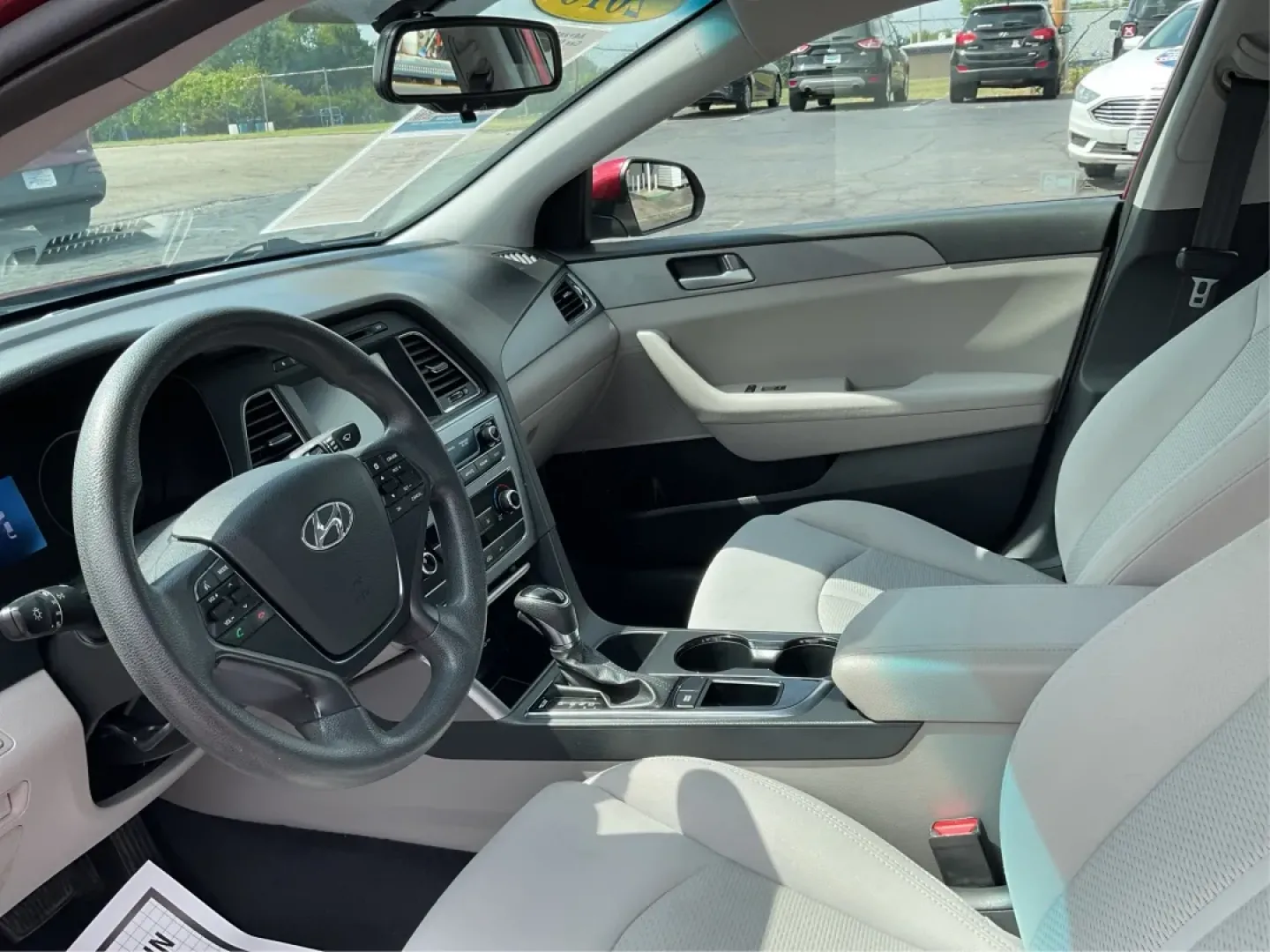 2016 Hyundai Sonata SE (5NPE24AF3GH) with an 2.4L I-4 gasoline direct injection engine, 7A transmission, located at 1099 N County Rd 25A, Troy, OH, 45373, (937) 908-9800, 40.057079, -84.212883 - **Discover Your Ideal Family Sedan: 2016 Hyundai Sonata SE at Advantage Car and Credit - Moraine**<br /> <br /> Are you in search of a dependable vehicle that perfectly fits your family's lifestyle or makes your daily commute a breeze? Look no further! Presenting the 2016 Hyundai Sonata SE, a stylis - Photo#9