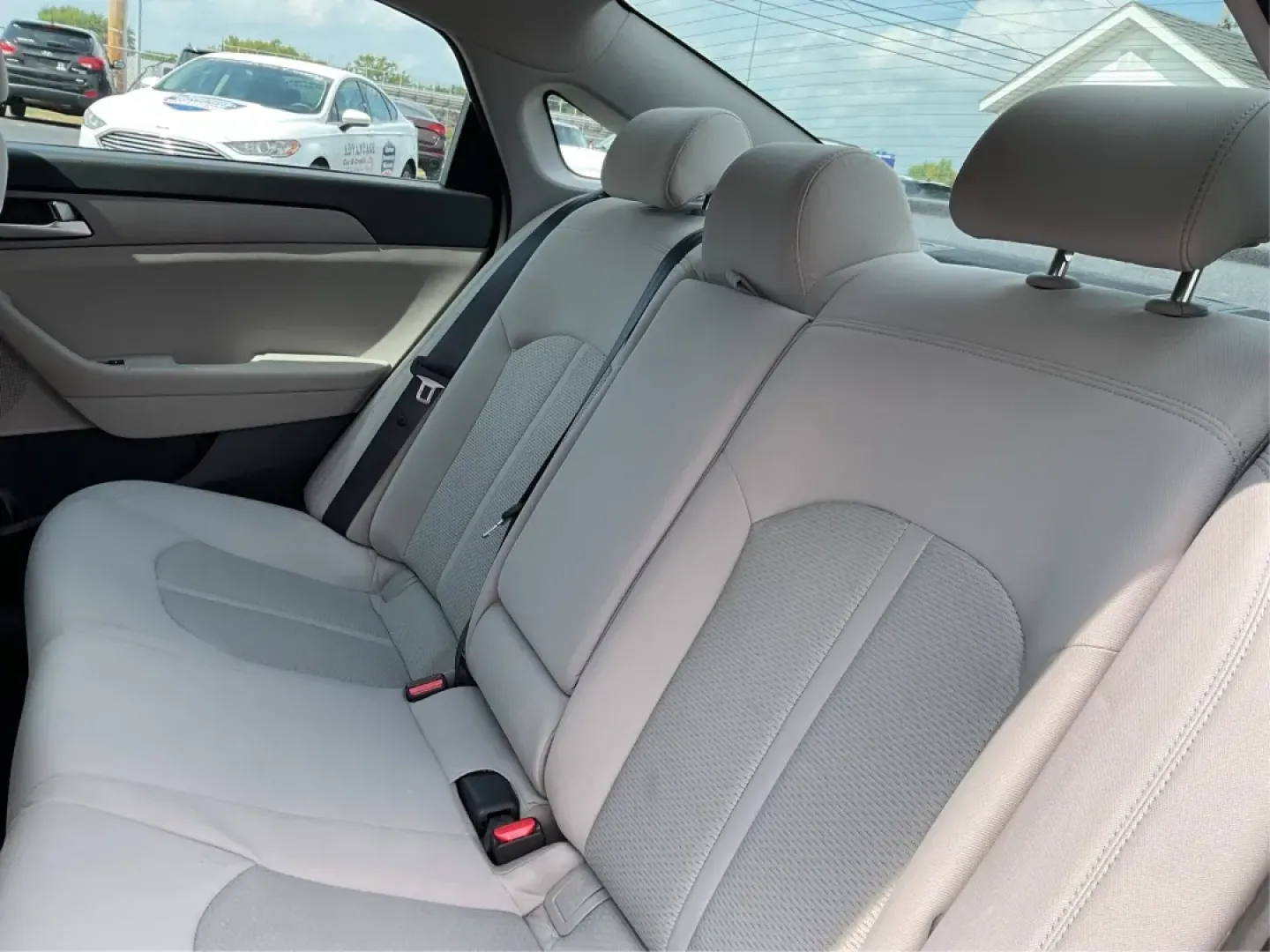 2016 Hyundai Sonata SE (5NPE24AF3GH) with an 2.4L I-4 gasoline direct injection engine, 7A transmission, located at 1099 N County Rd 25A, Troy, OH, 45373, (937) 908-9800, 40.057079, -84.212883 - **Discover Your Ideal Family Sedan: 2016 Hyundai Sonata SE at Advantage Car and Credit - Moraine**<br /> <br /> Are you in search of a dependable vehicle that perfectly fits your family's lifestyle or makes your daily commute a breeze? Look no further! Presenting the 2016 Hyundai Sonata SE, a stylis - Photo#10